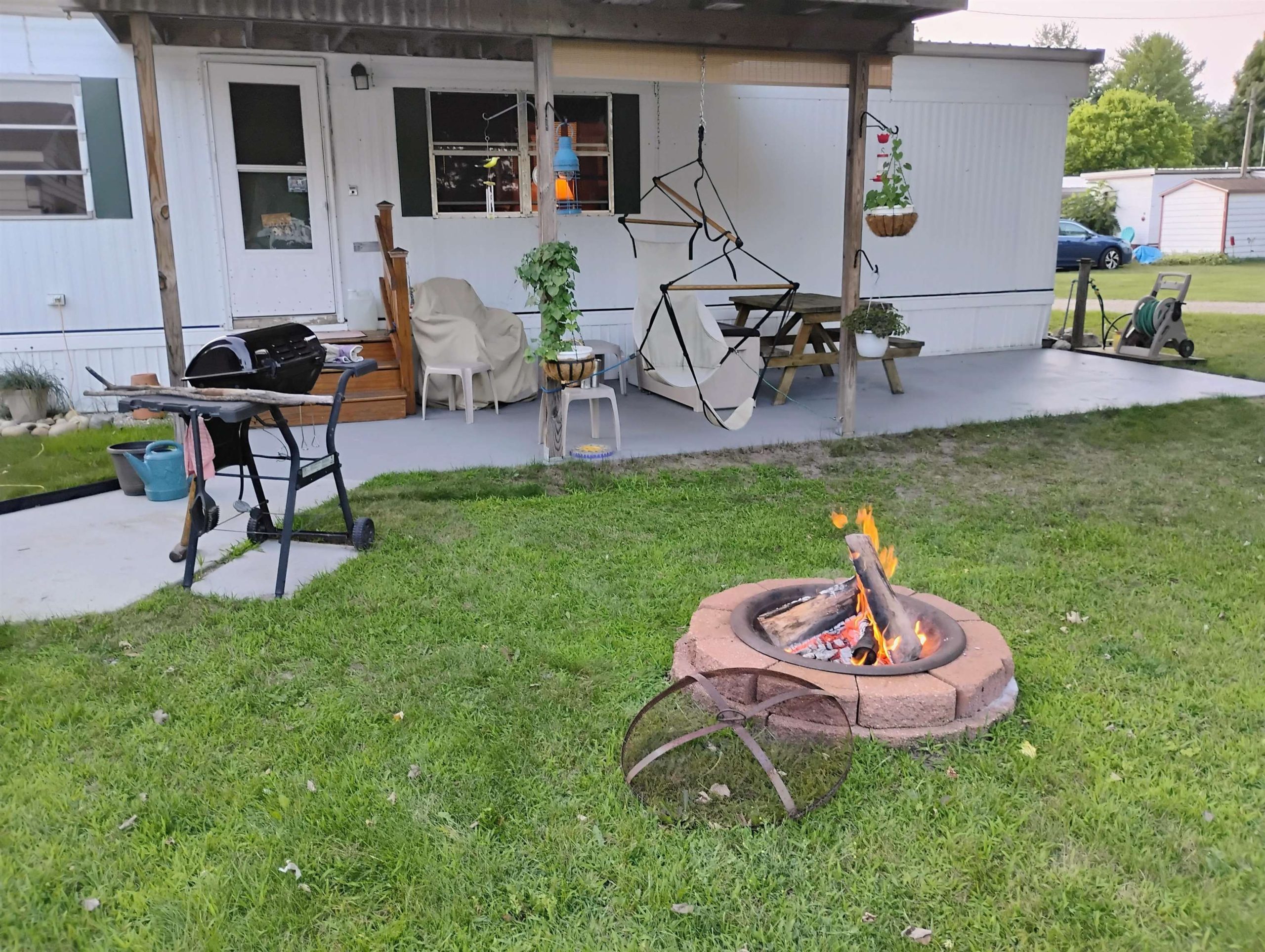 5274 N Bahr