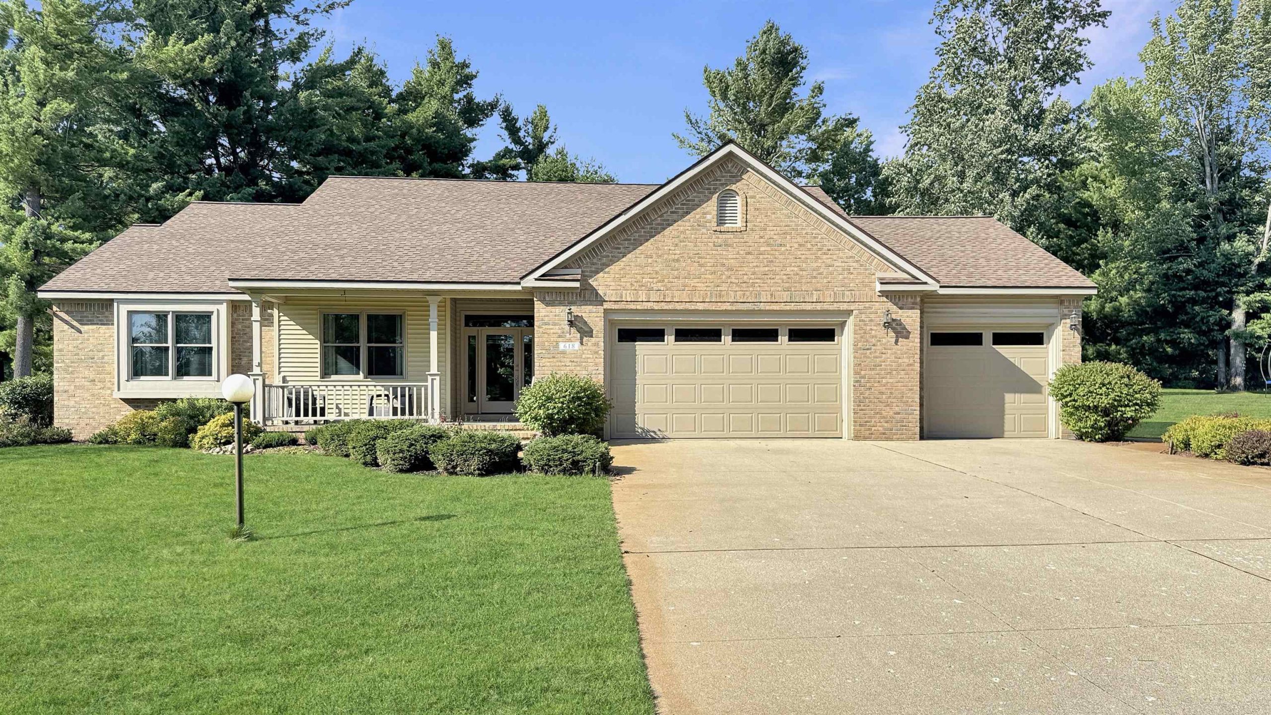 618 White Pine