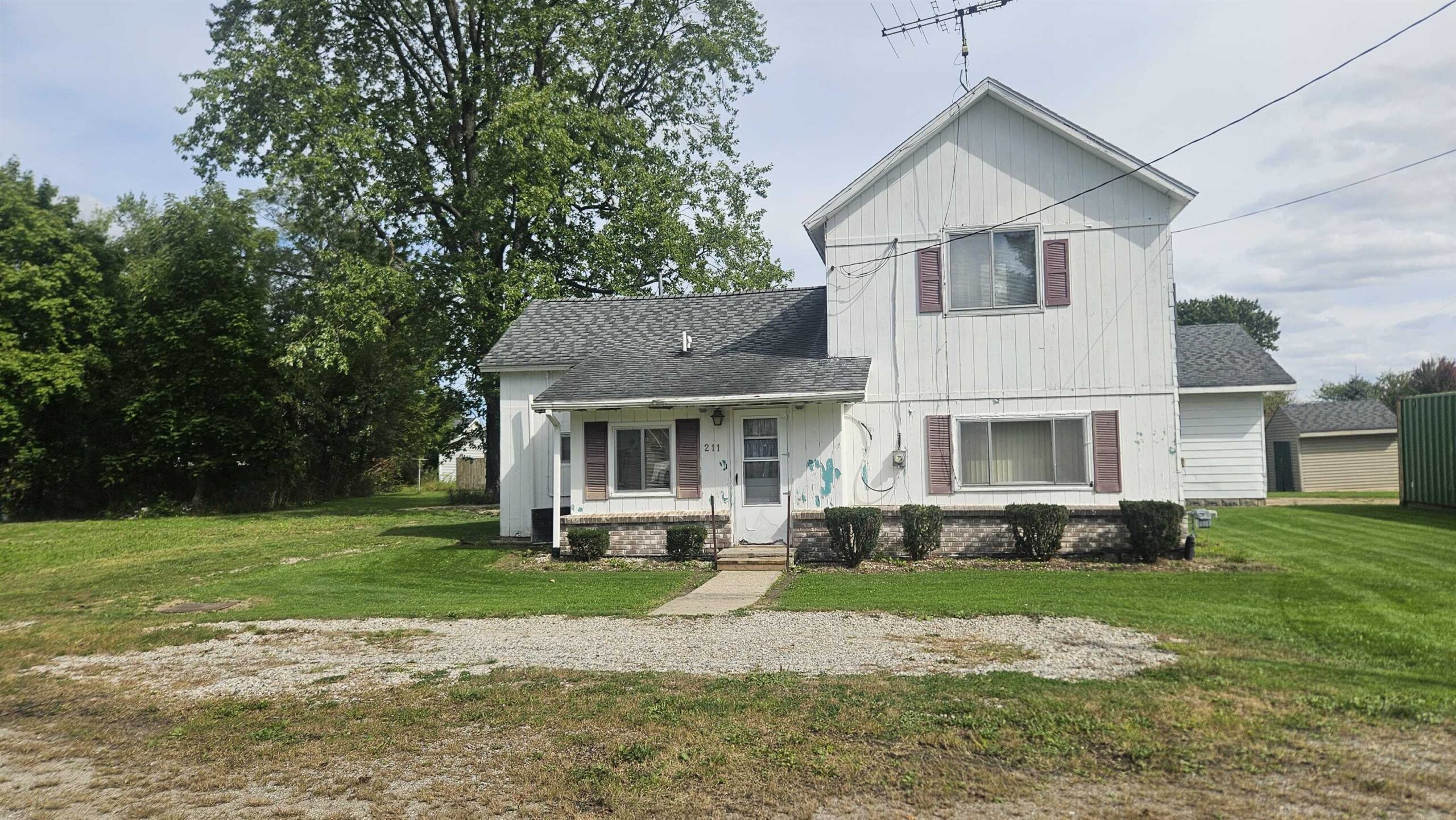 211 S Quarterline ST