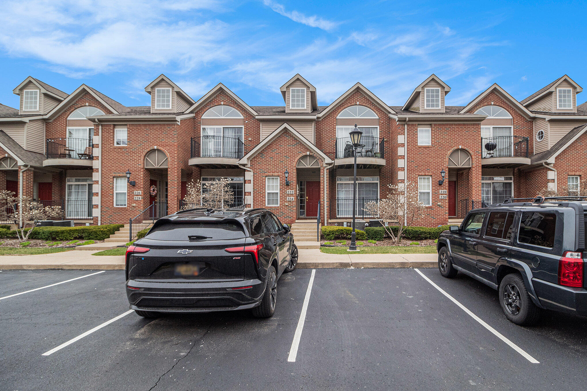 222 W Oakbrook Drive