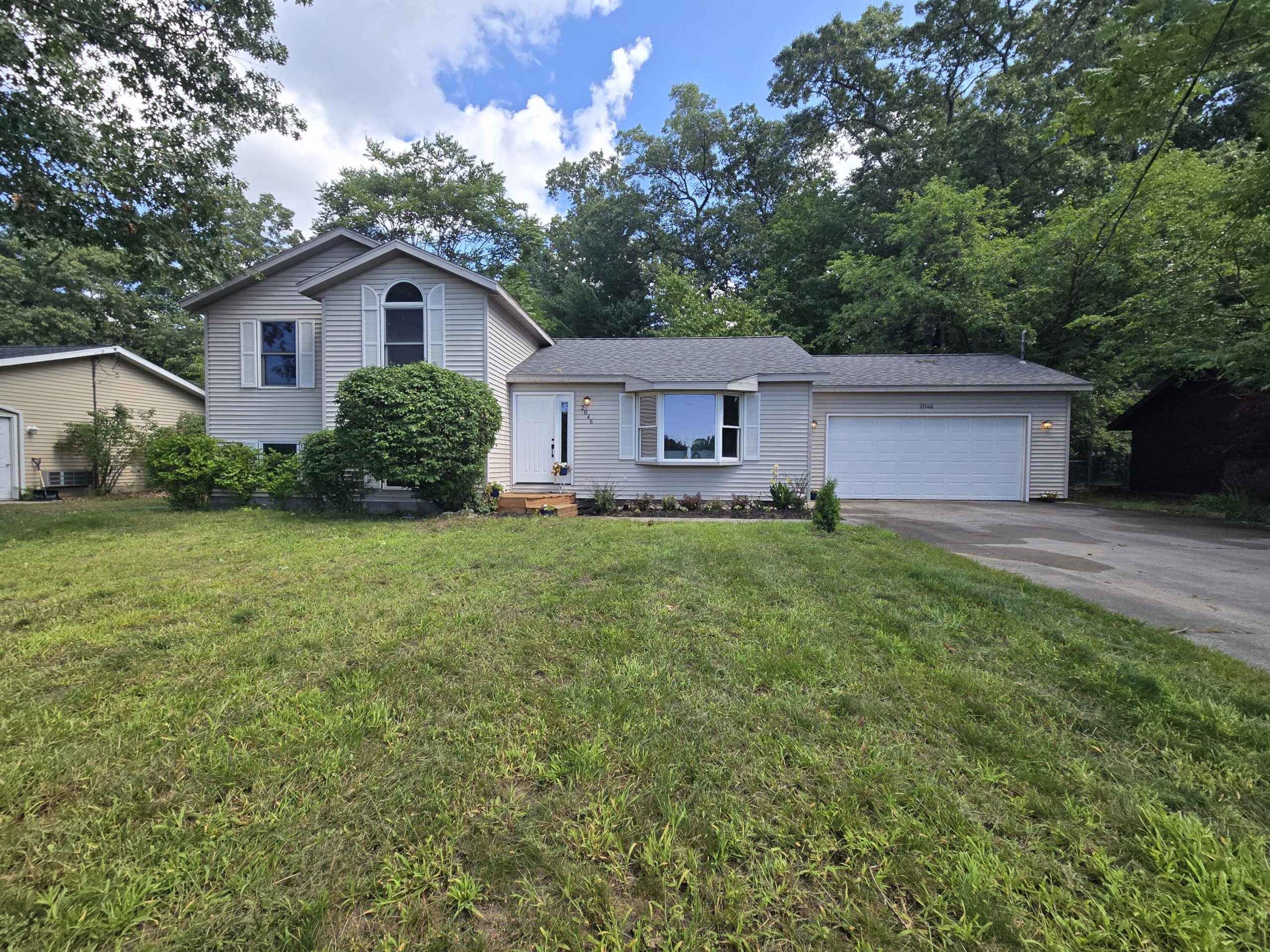 2046 N Roberts Road