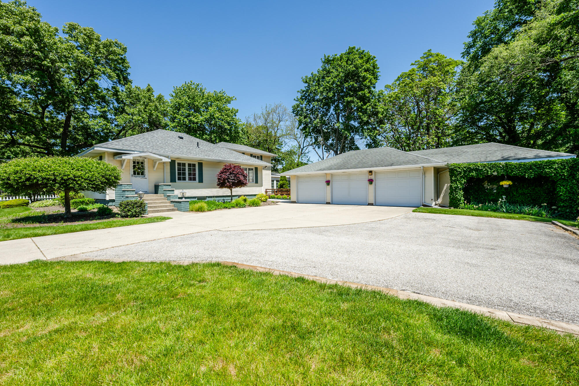 5221 Ridge Road