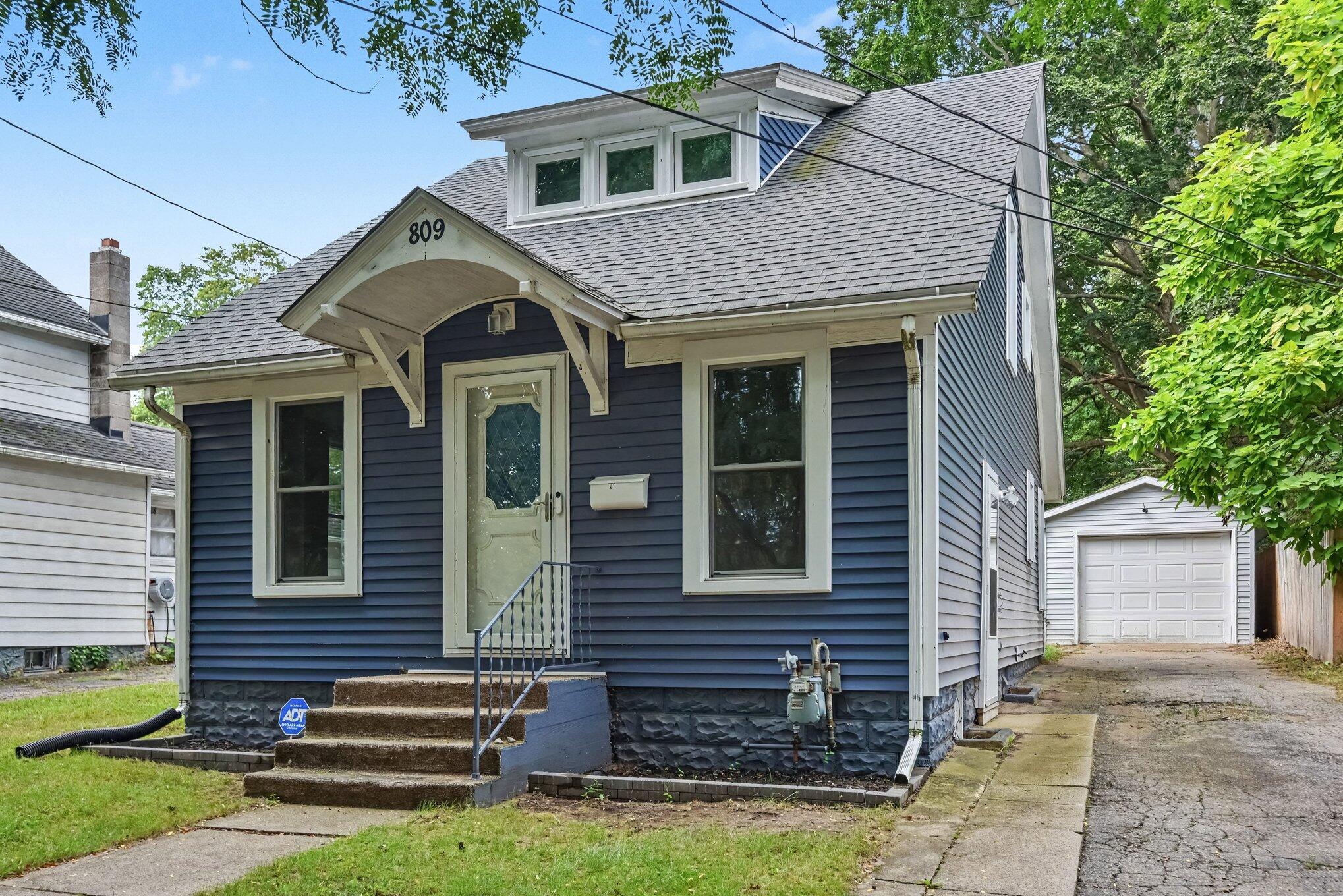 809 Hall Street