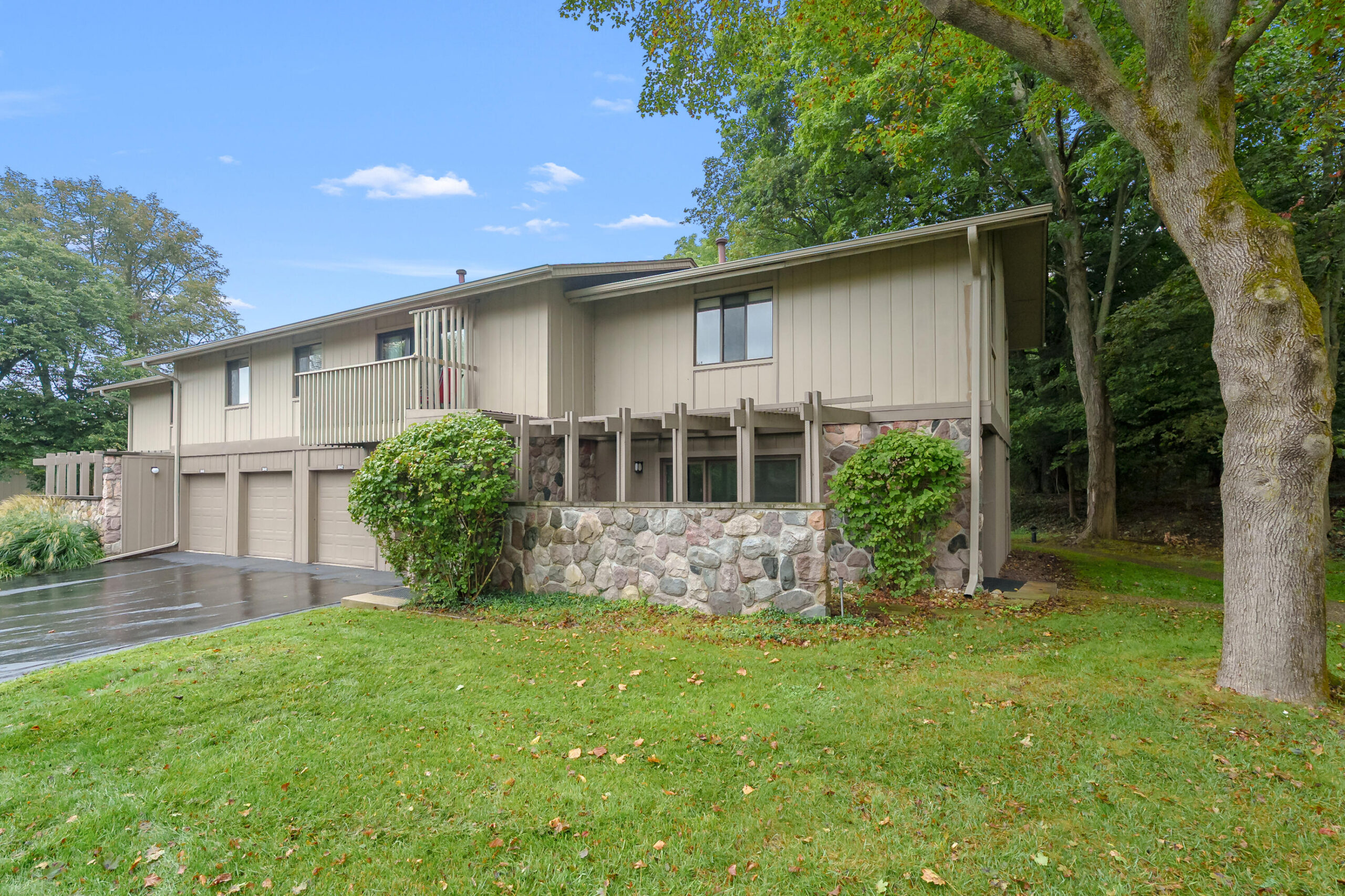 3844 Greenleaf Circle