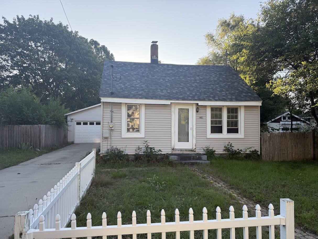 2744 Huizenga Street