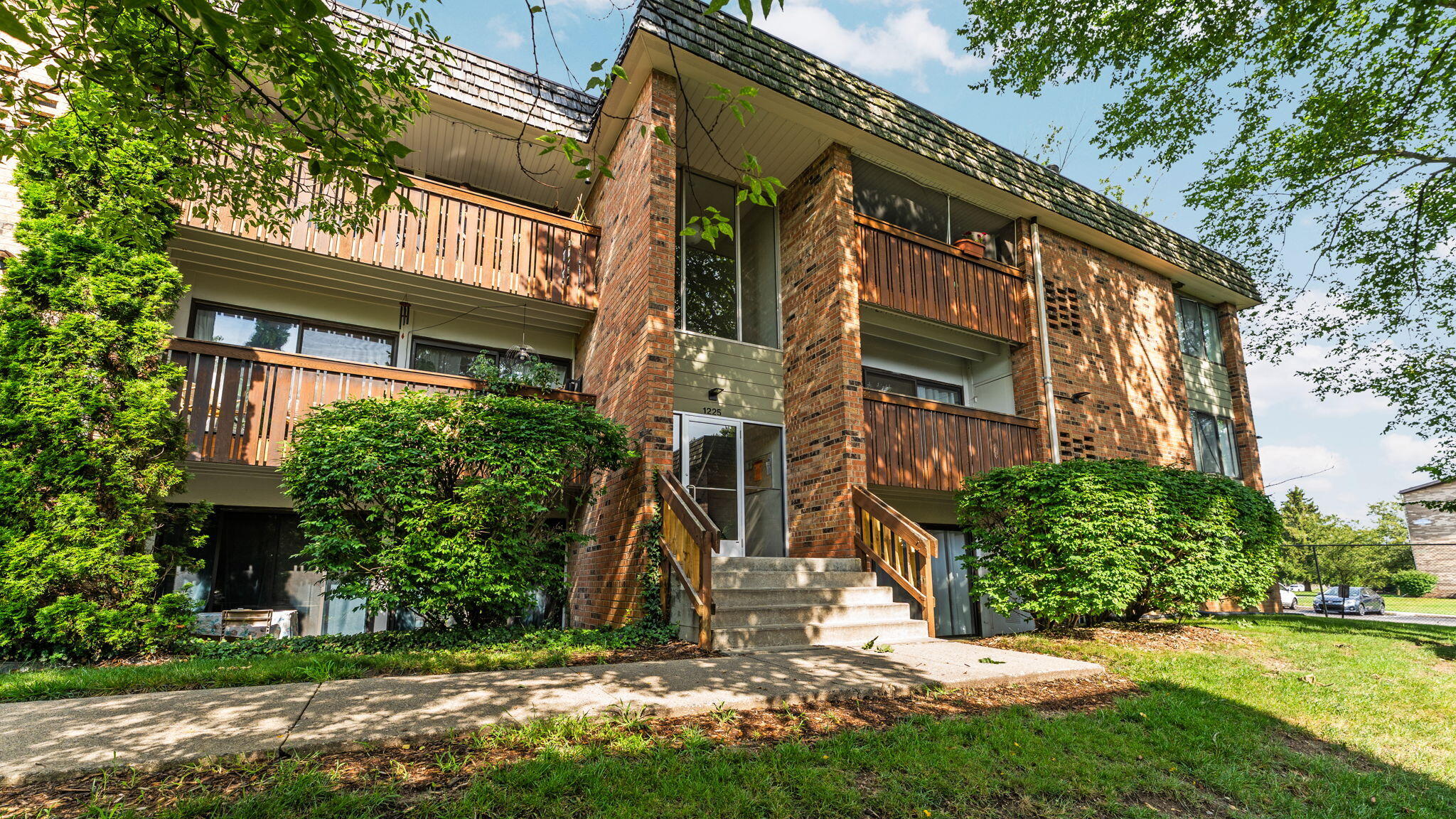 1225 S Maple Road Unit: 105