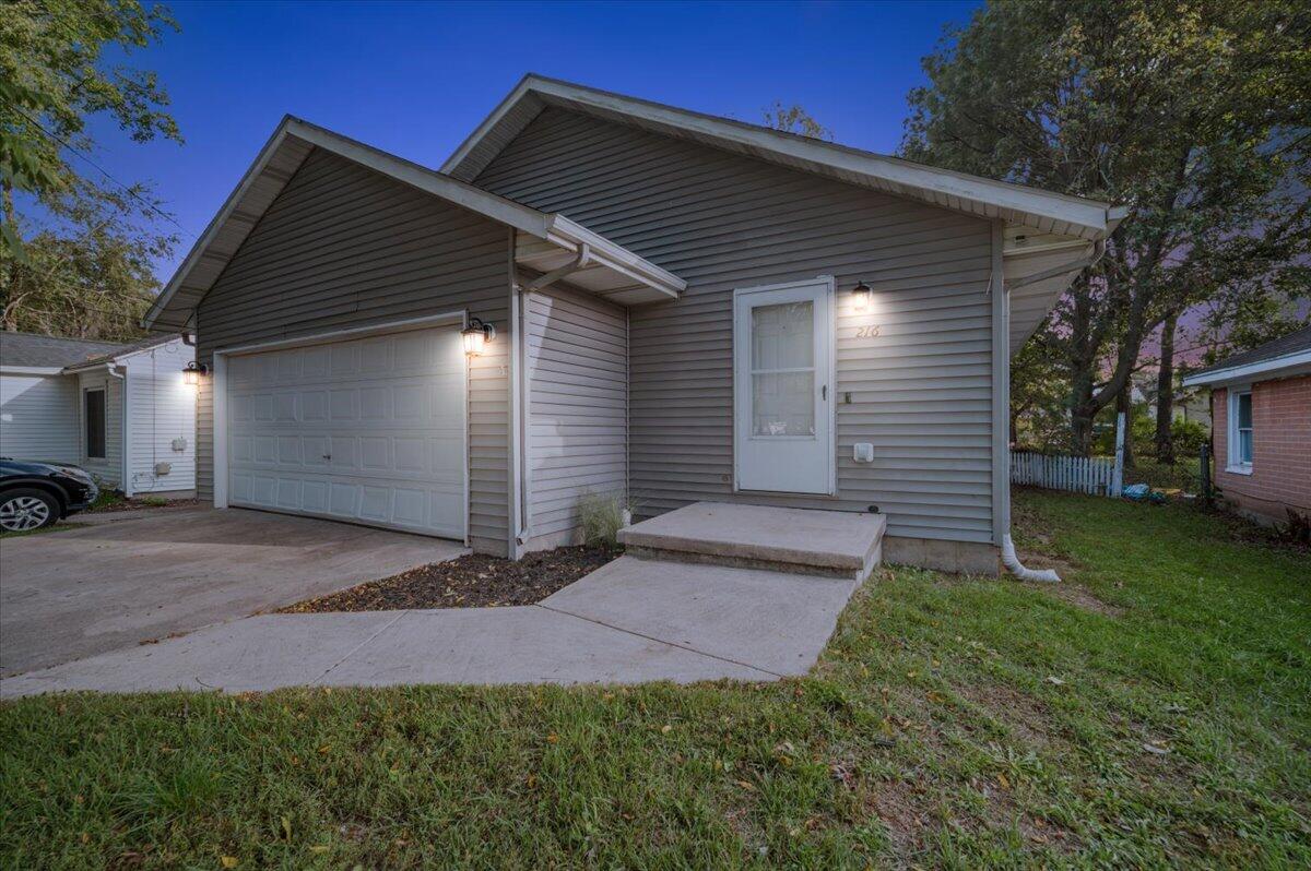 216 Maplelawn Street SE