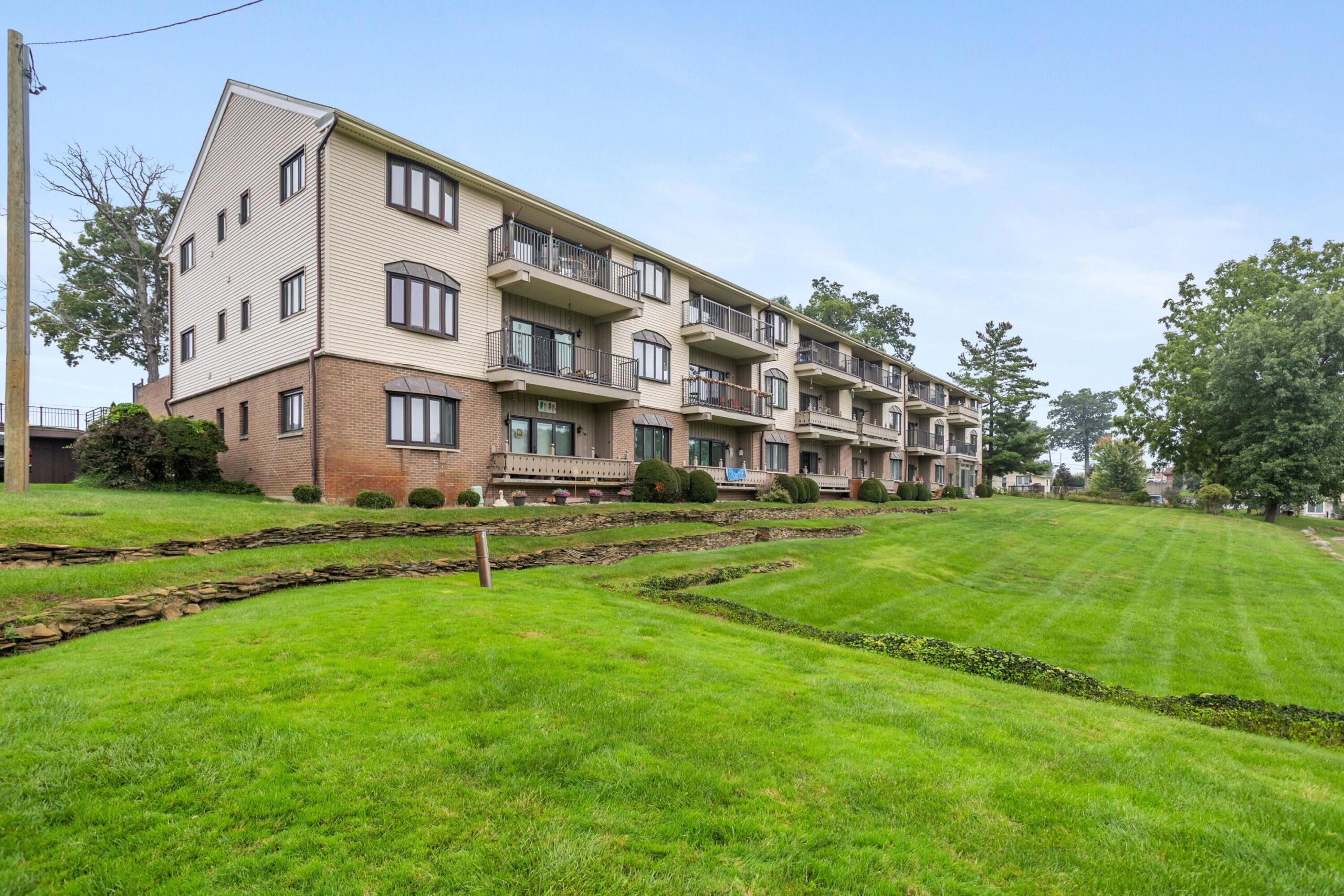 225 W Columbia Avenue Unit: 10