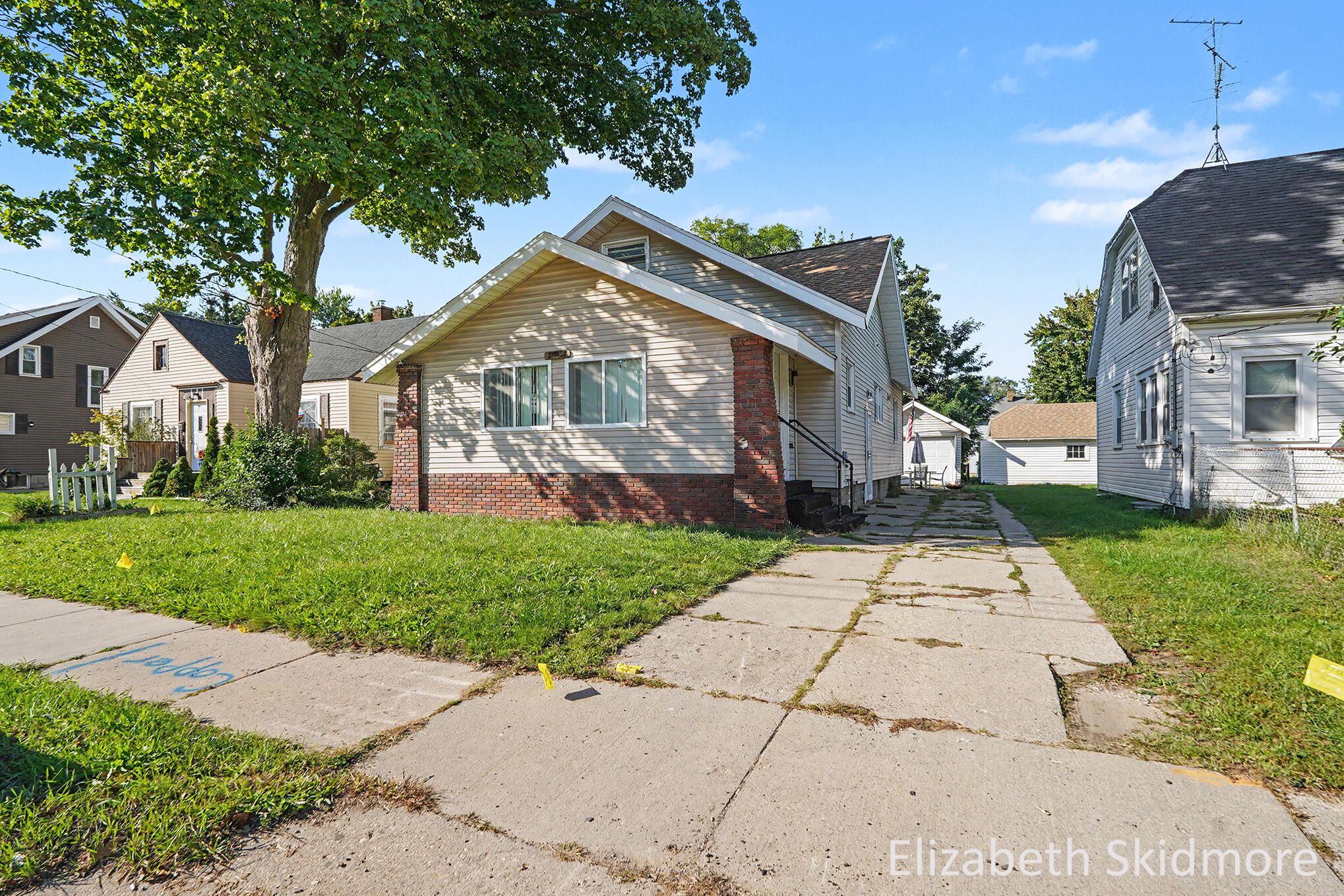 1037 Burton Street SE