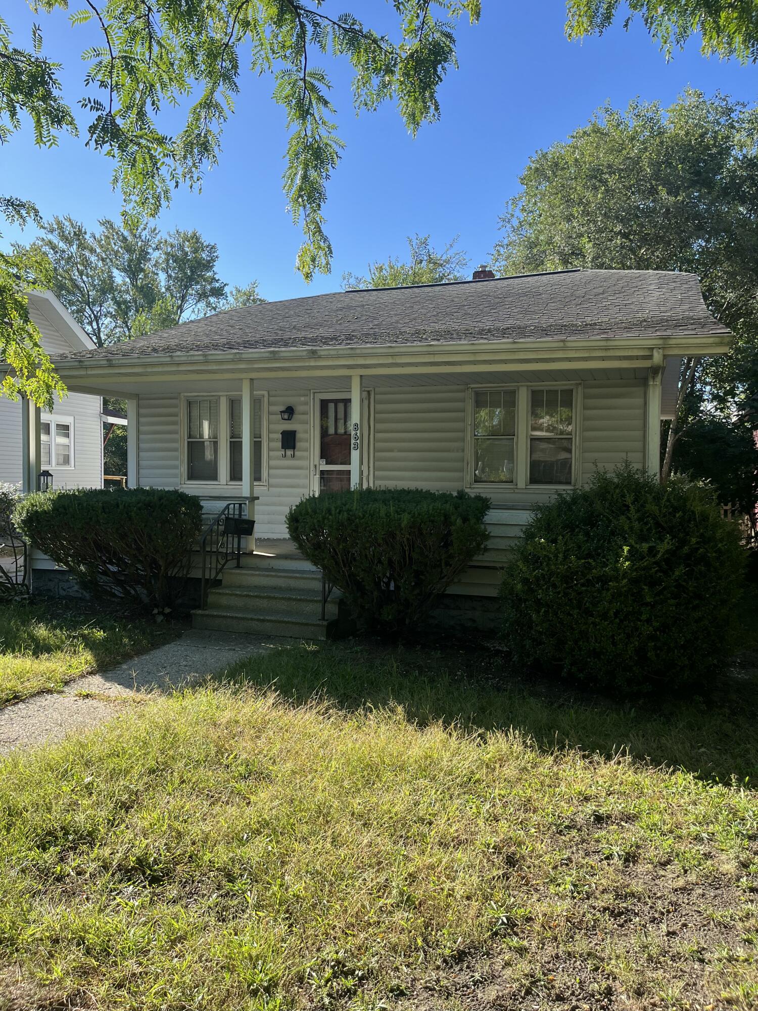 863 E Isabella Avenue
