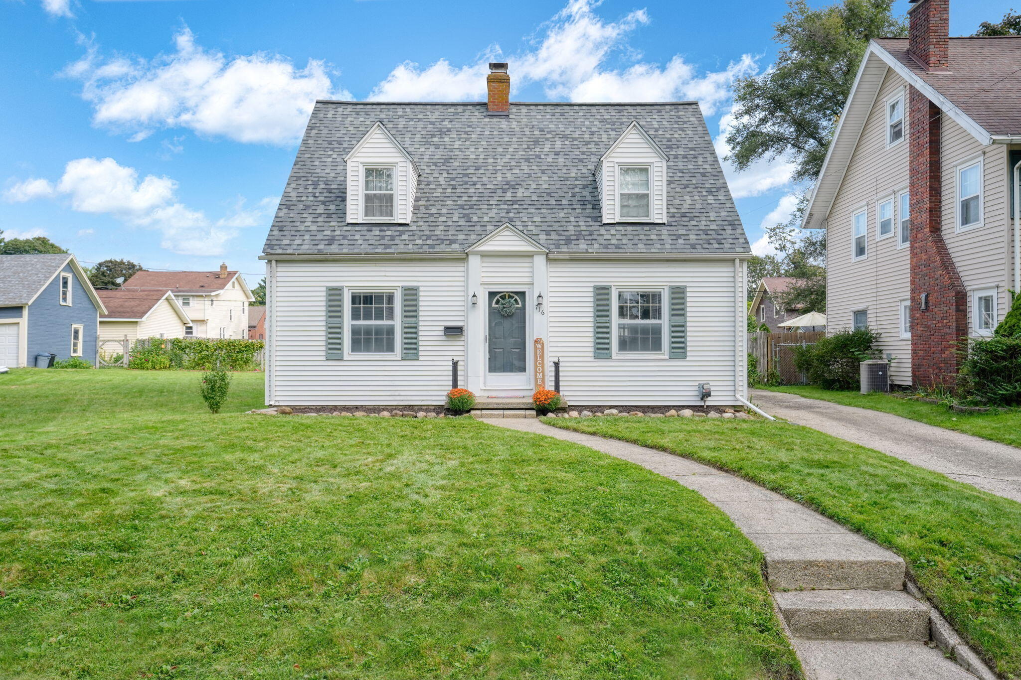 716 Woodfield Drive