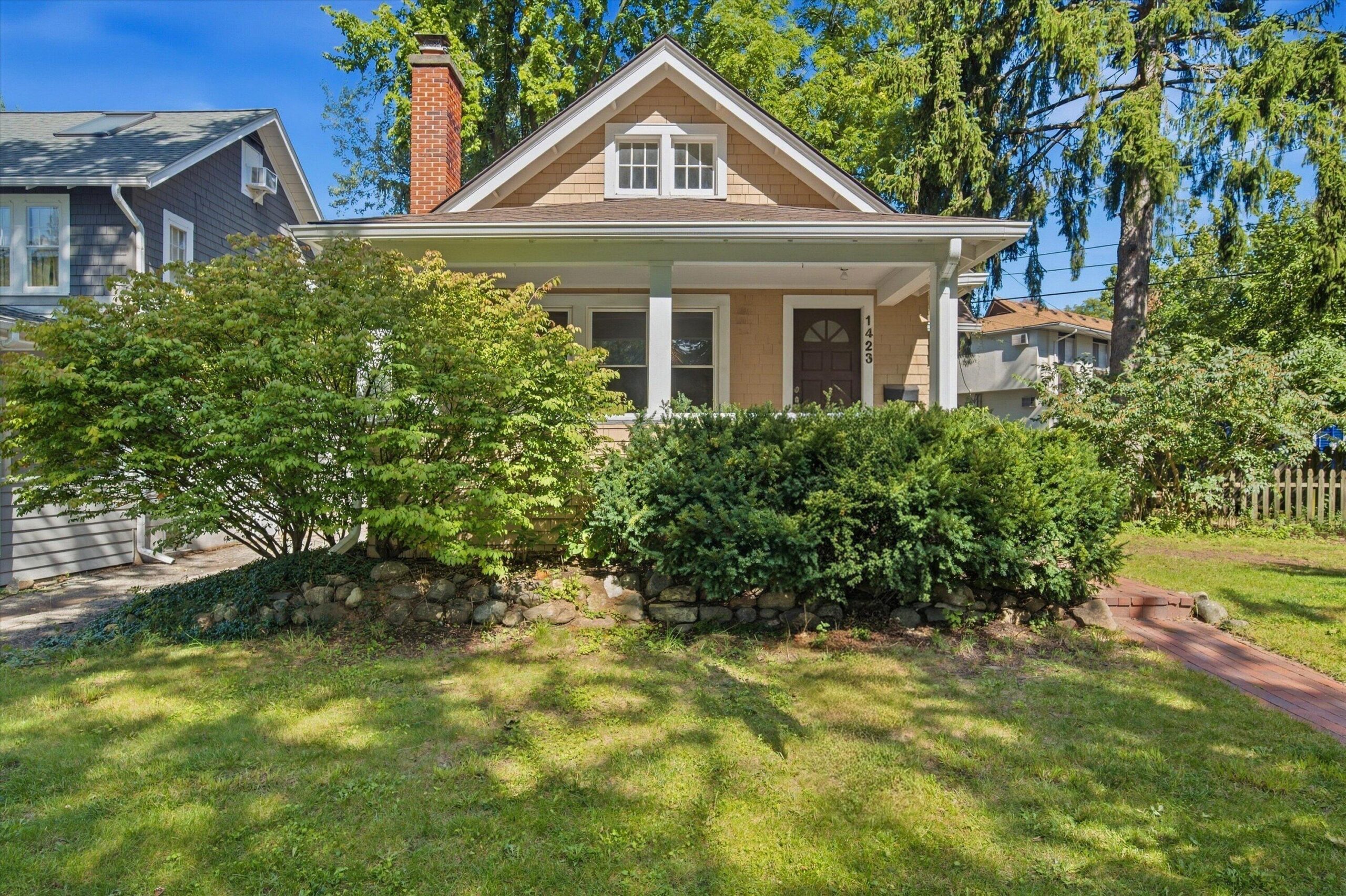 1423 Henry Street