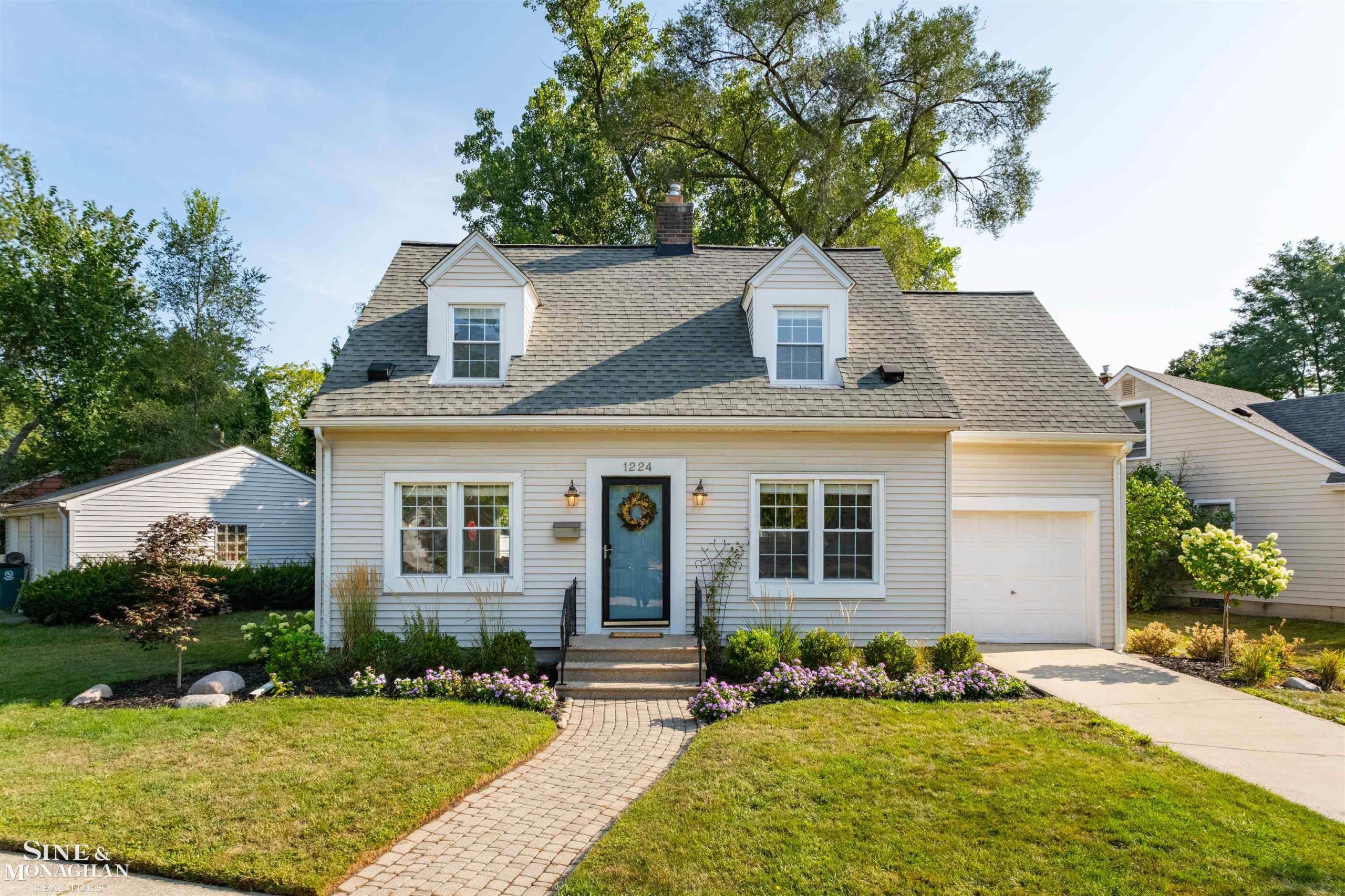 1224 Mayfield DR