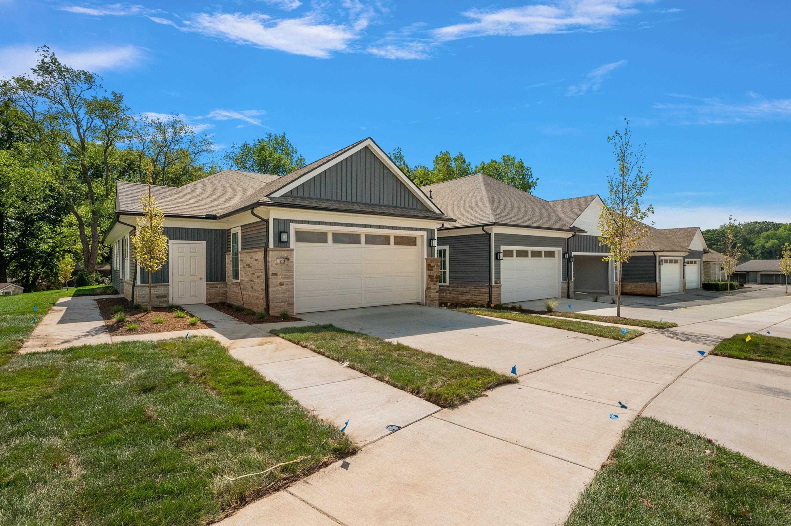8512 West Valley DR