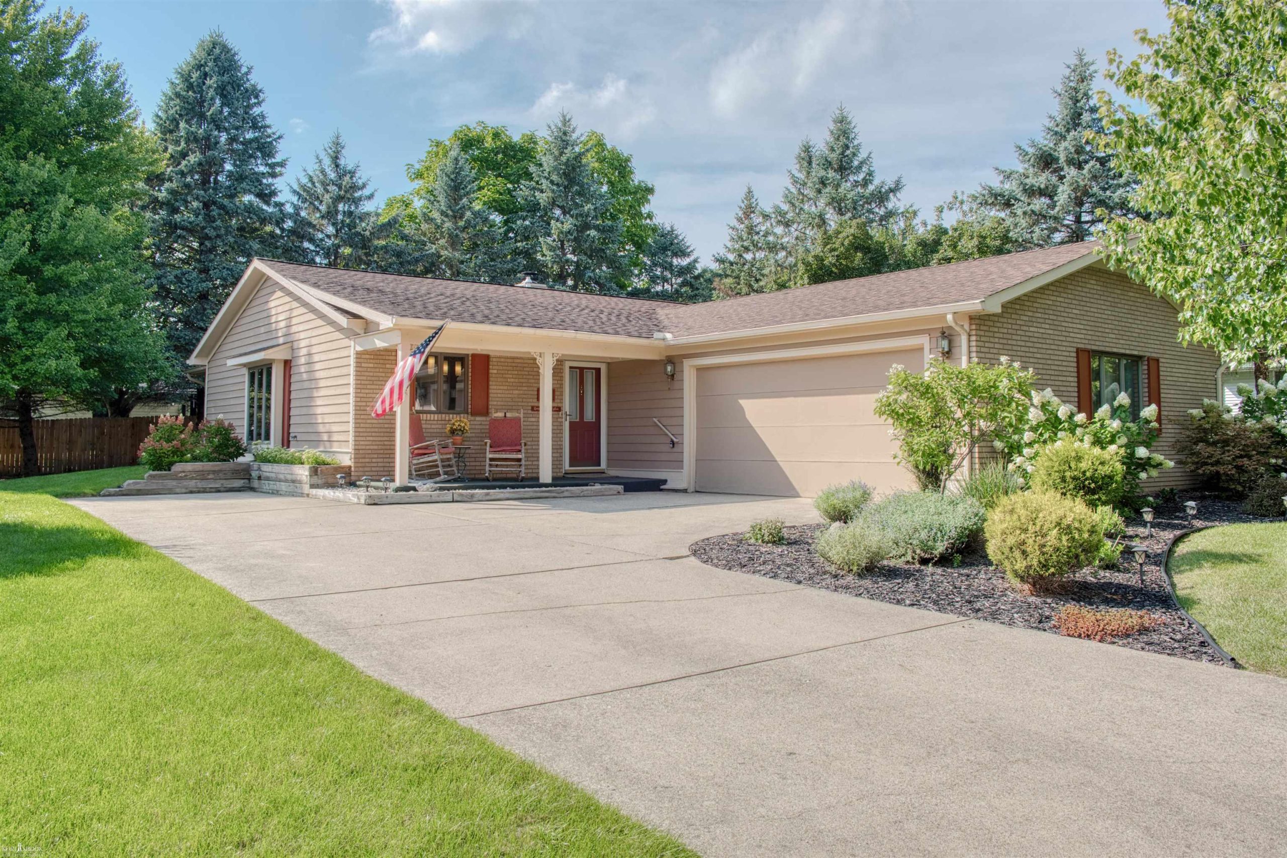 1105 Corlett DR