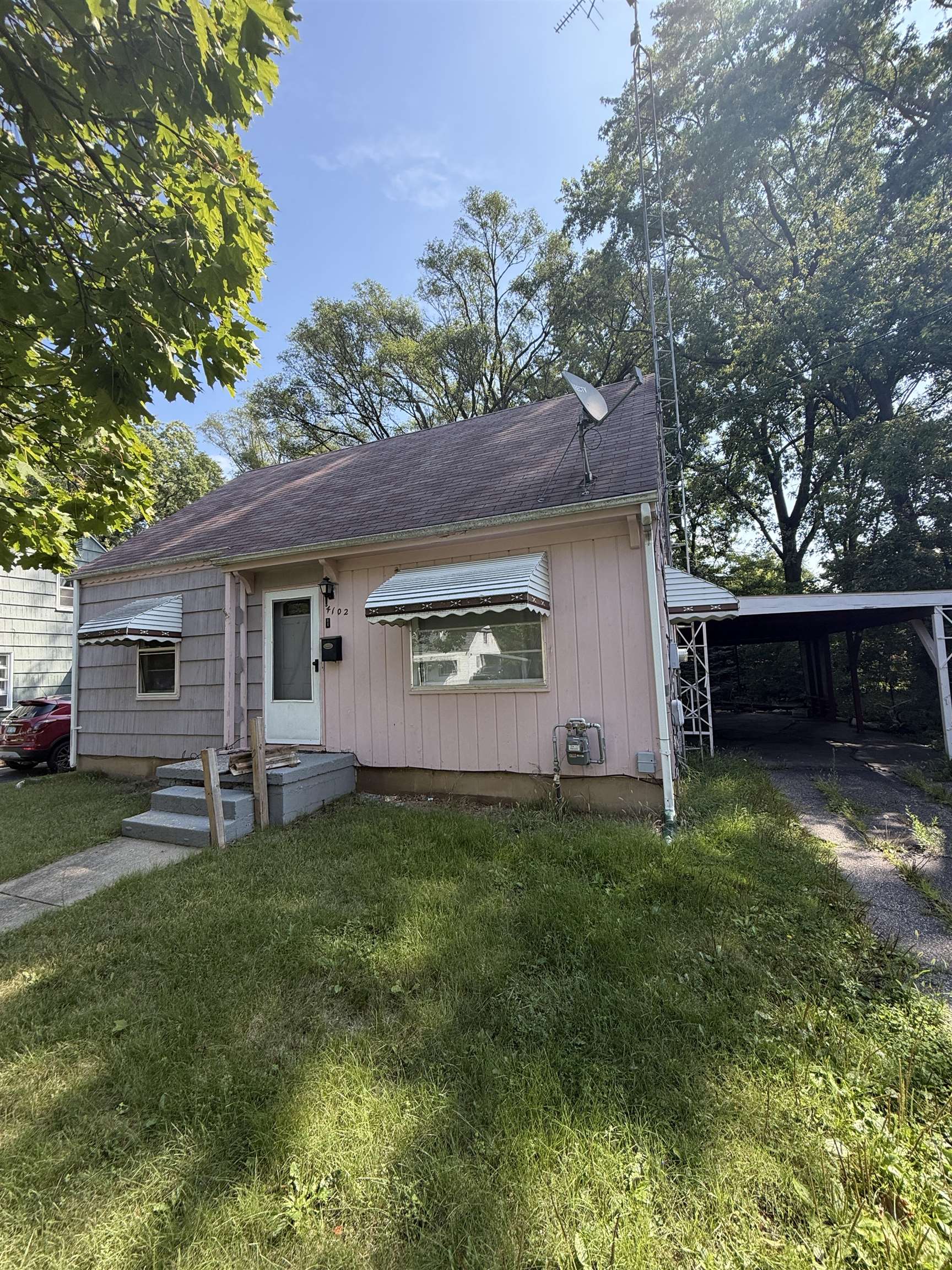 4102 Lawndale AVE
