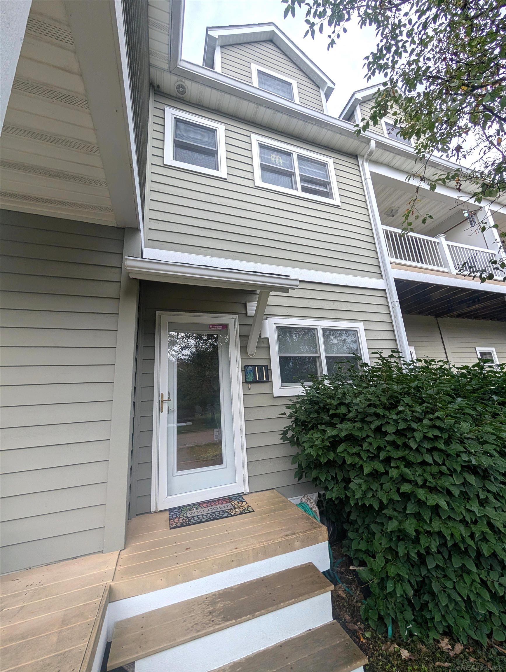 560 Little Lake DR