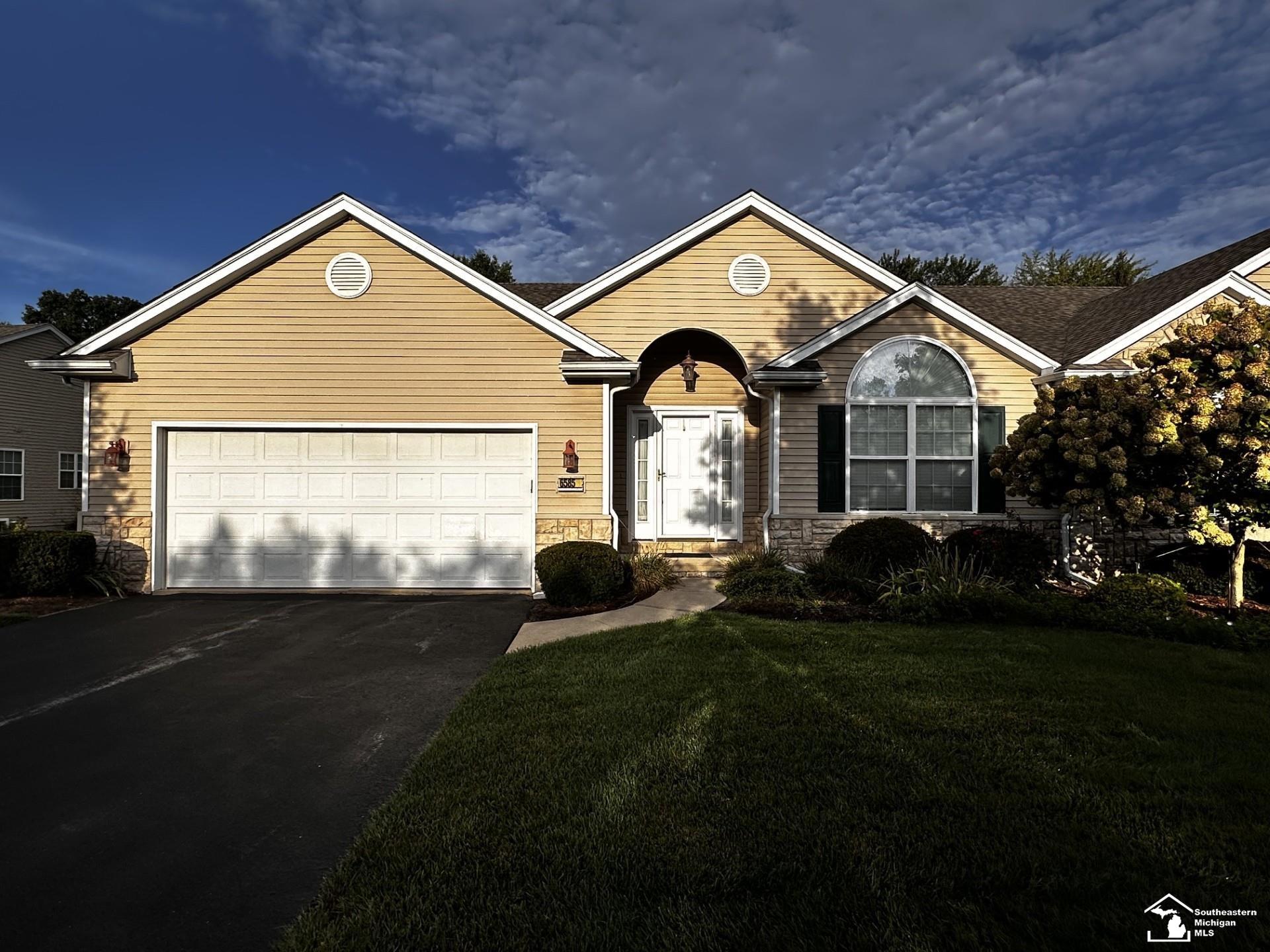 6585 Black Diamond LN