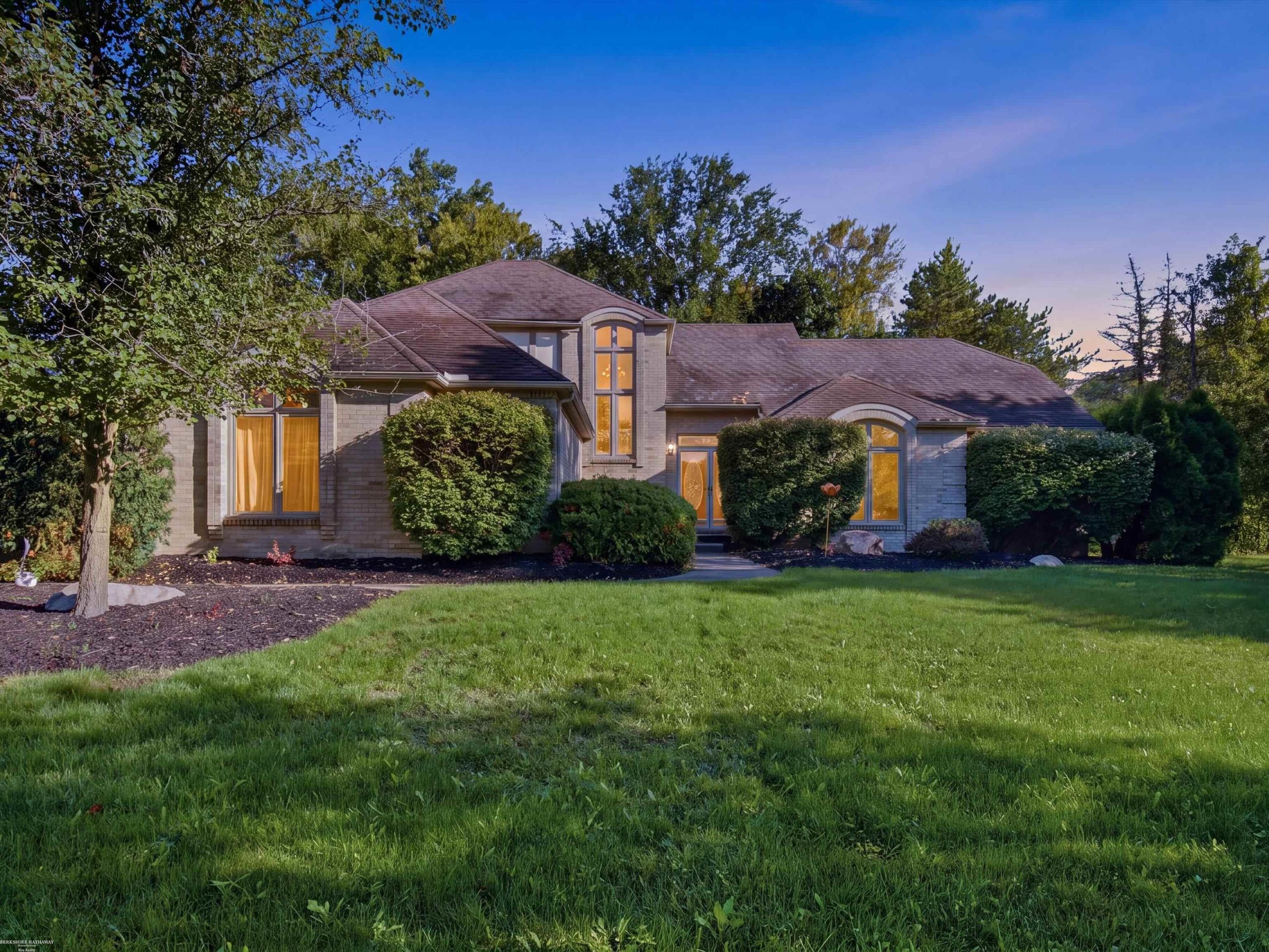 3016 Charlwood DR