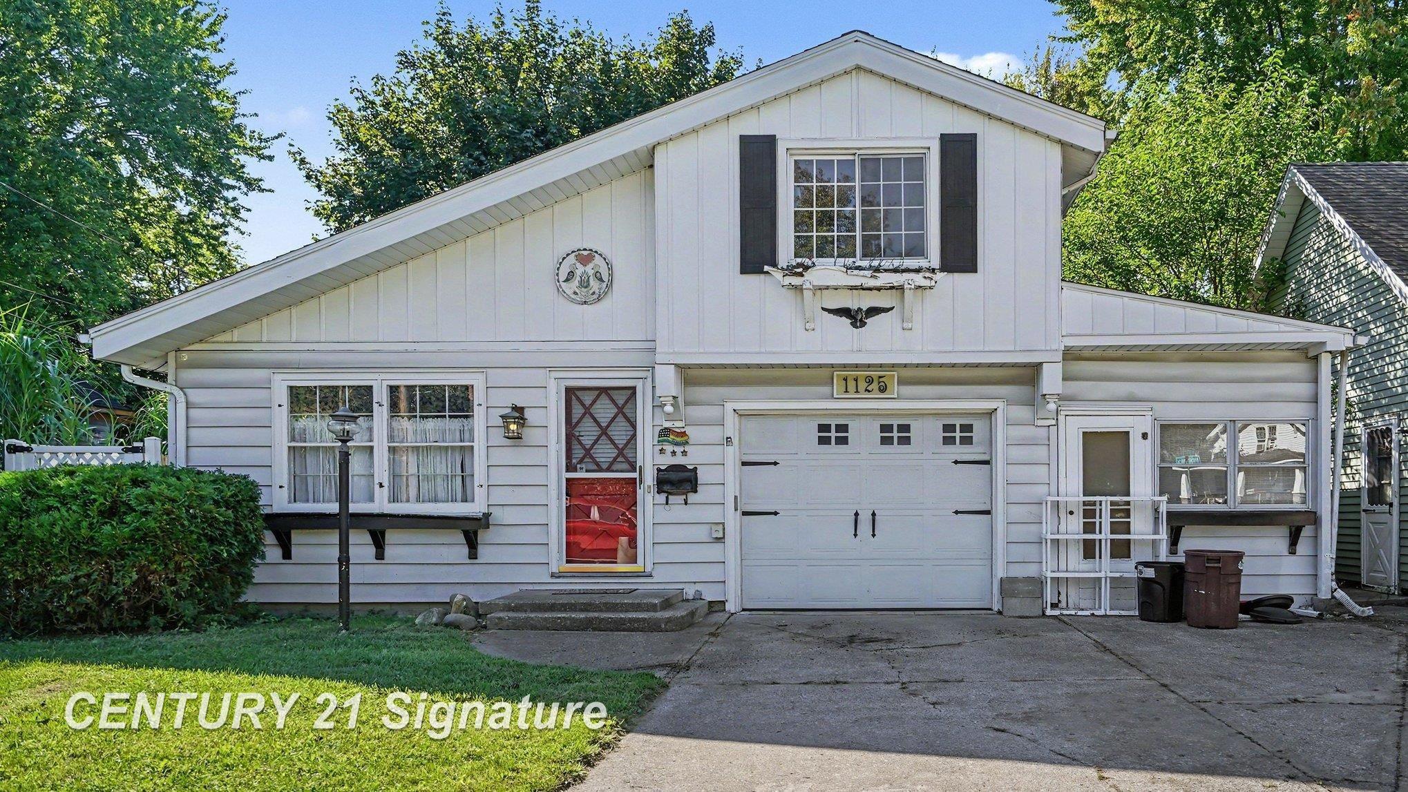 1125 Wright ST