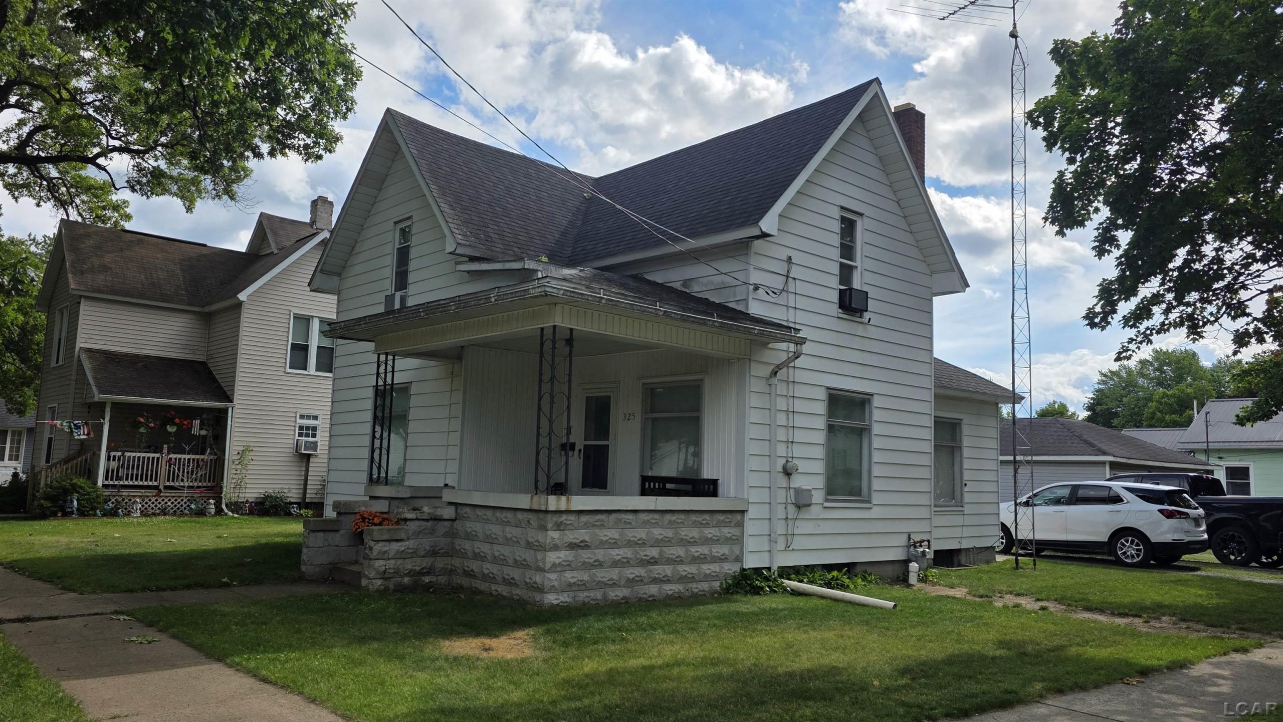 325 N East ST