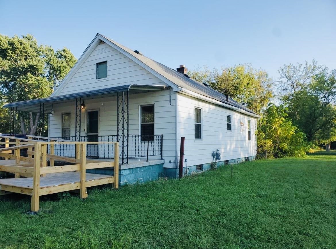 818 E Dewey RD