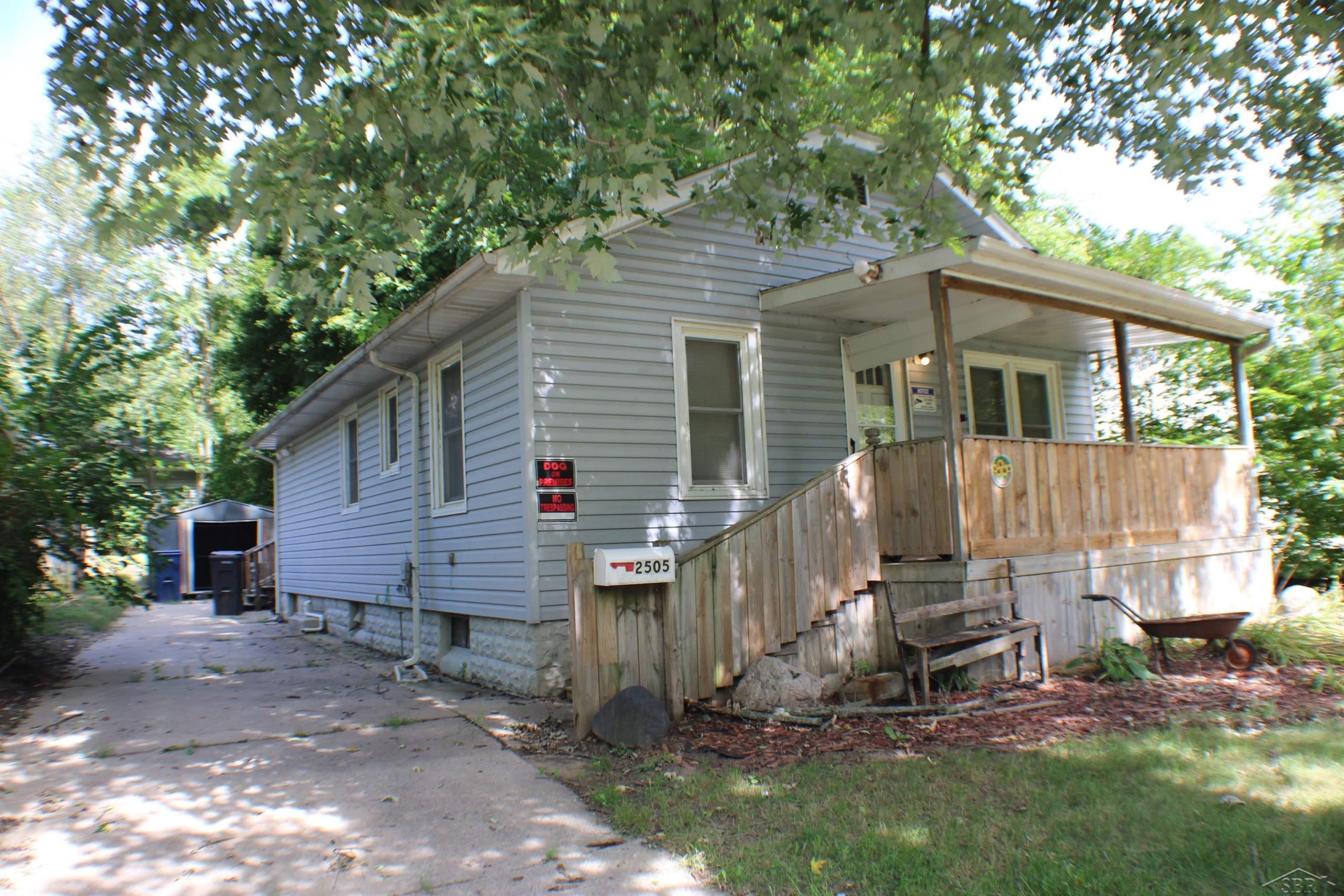 2505 Woodrow AVE
