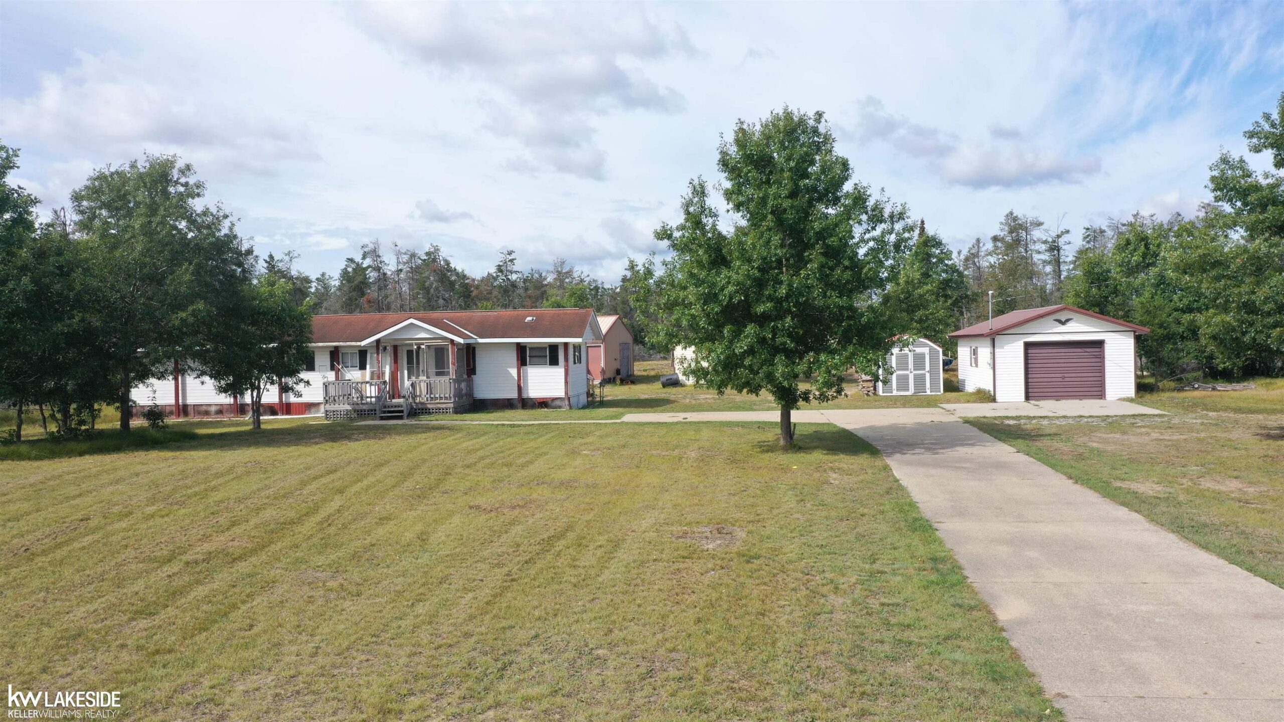 586 S Headquarters RD