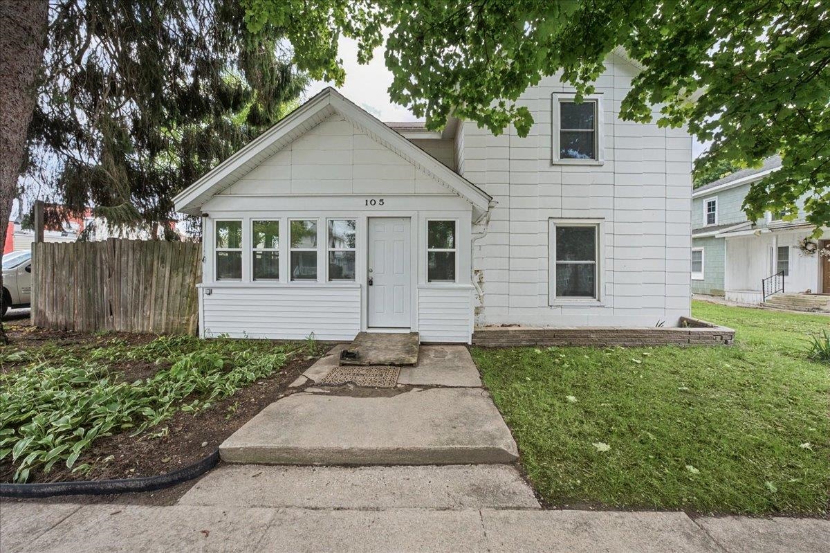 105 S Shiawassee ST