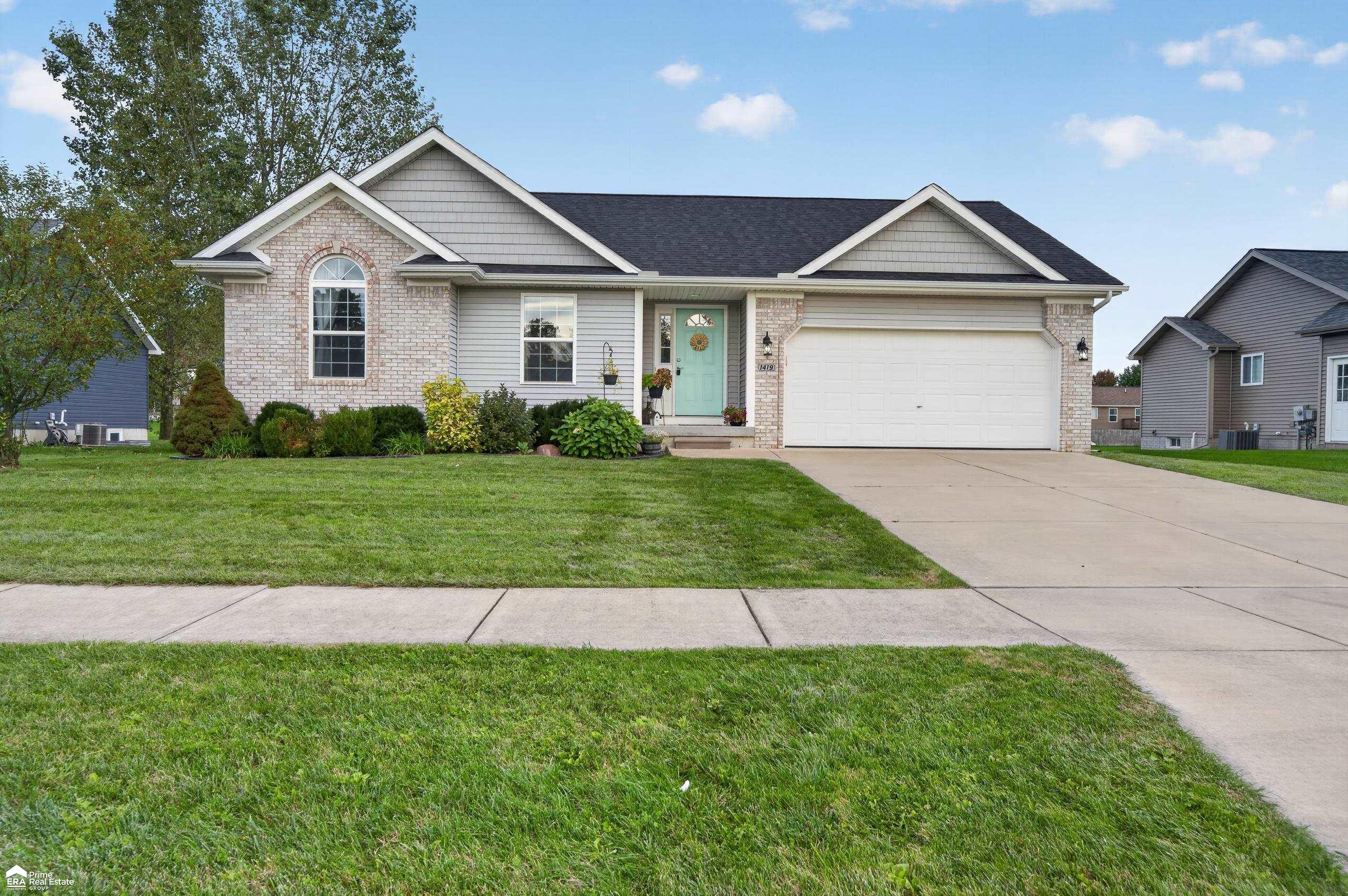 1419 Pondview DR