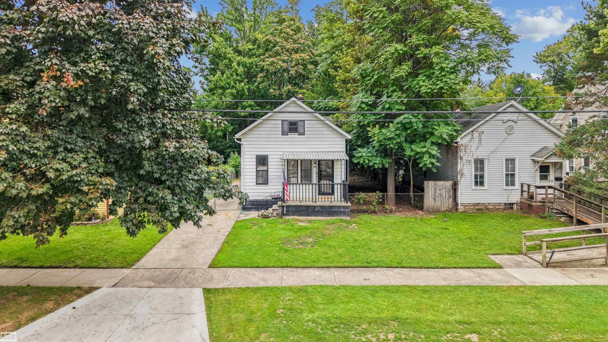 82 Grand AVE