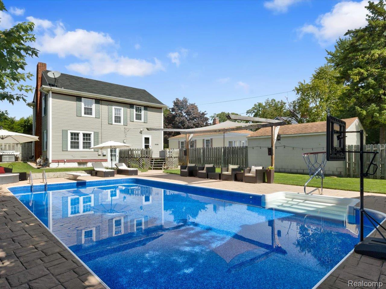 1424, Court, Port Huron, Michigan, 48060