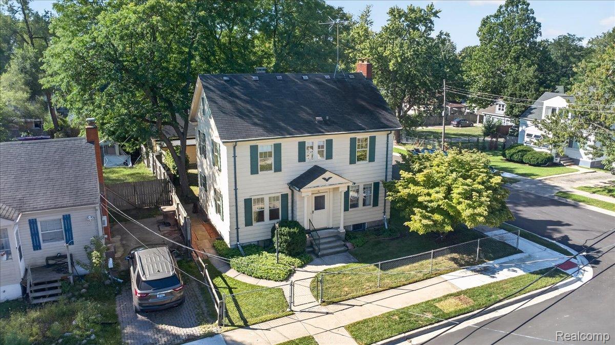 23, Grandie, Pontiac, Michigan, 48342