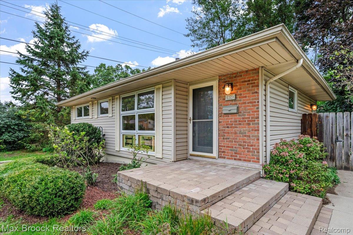 1330, Oak, Rochester, Michigan, 48307