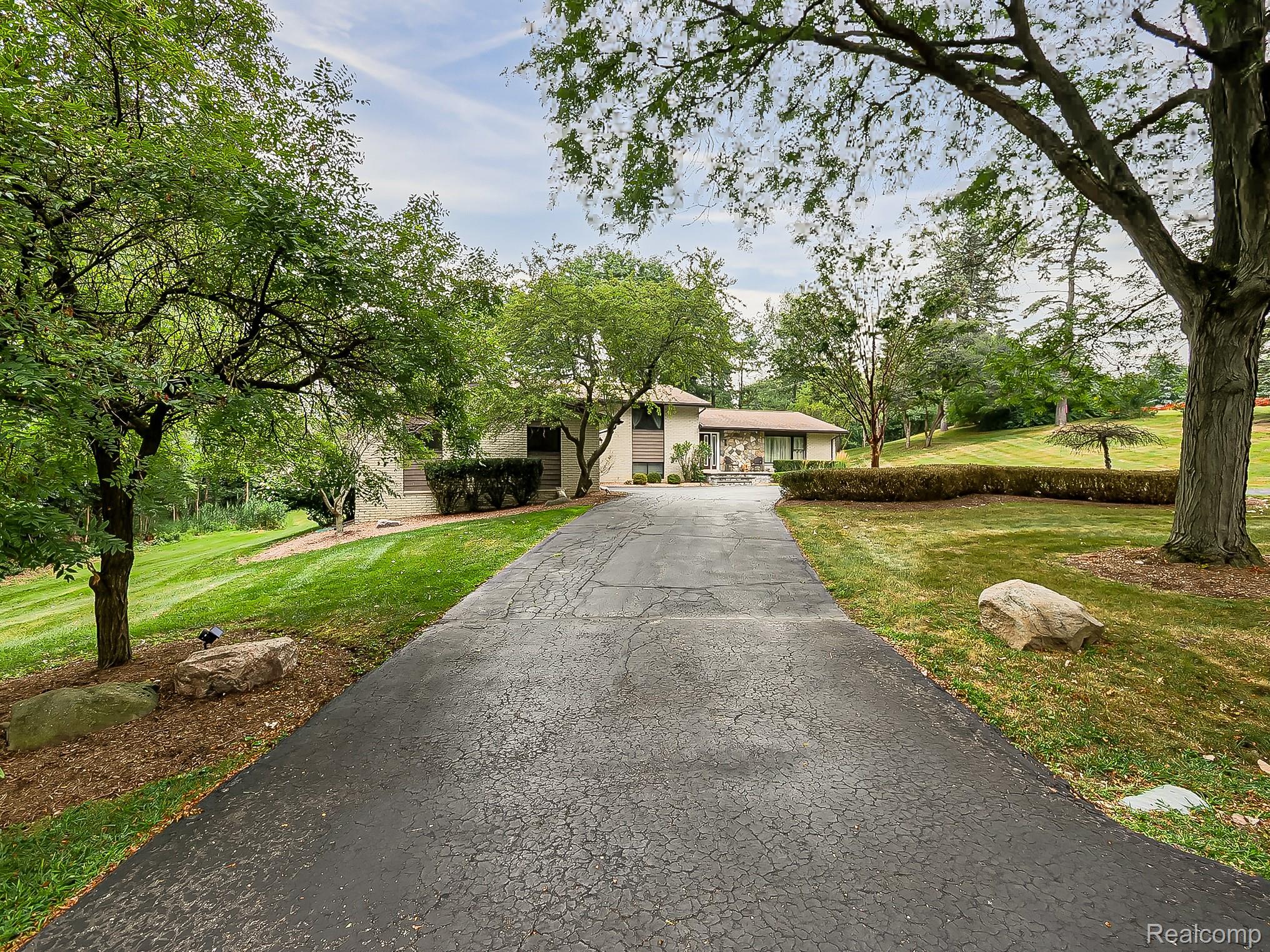 1021, Dowling, Bloomfield Hills, Michigan, 48304