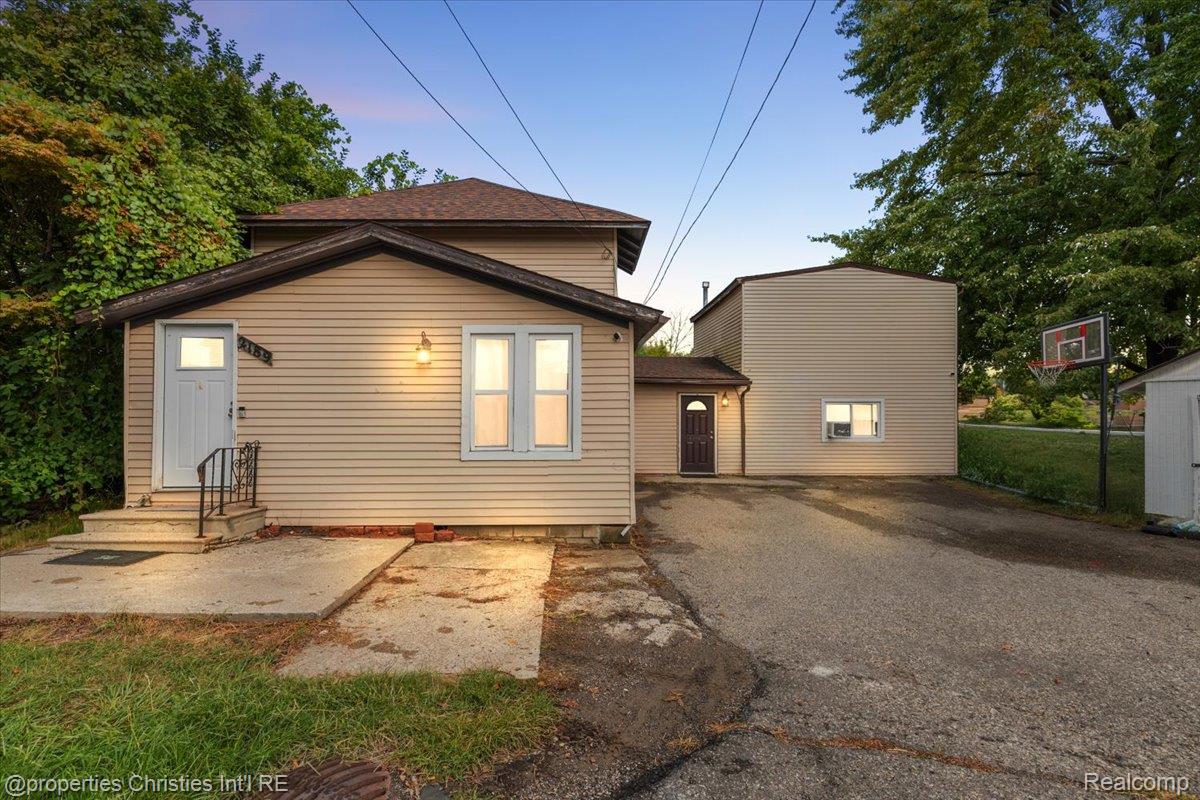 2189, Willow Beach, Keego Harbor, Michigan, 48320