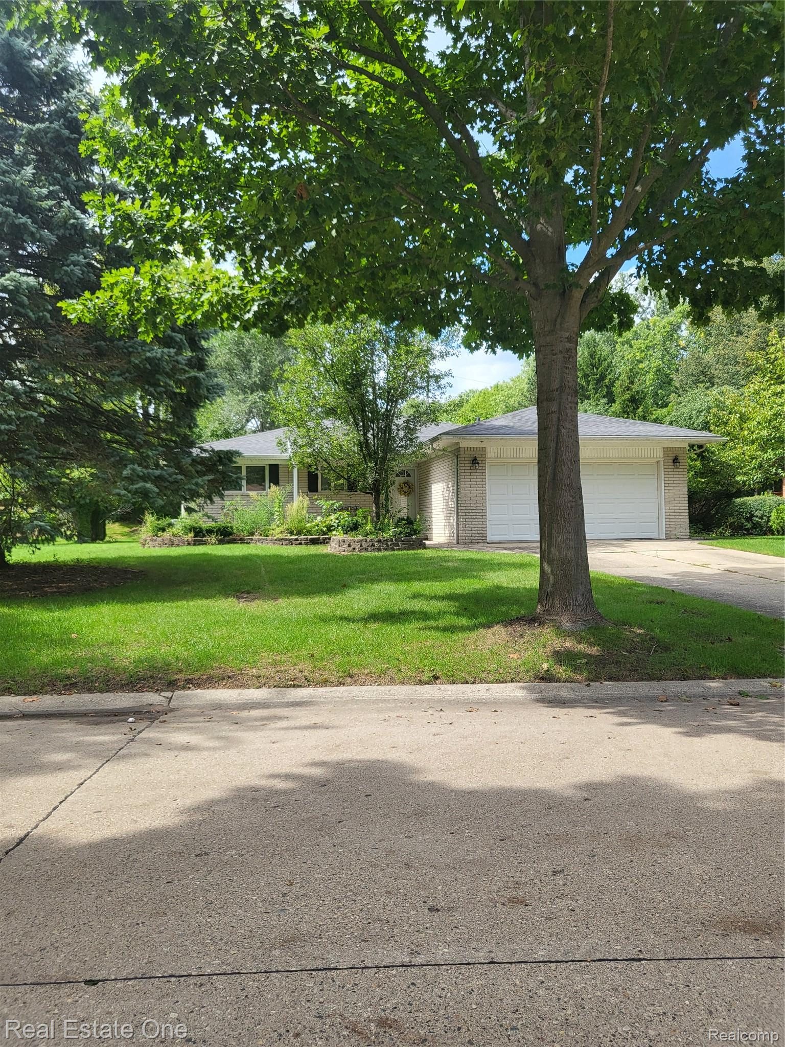 6039, Walker, Troy, Michigan, 48085