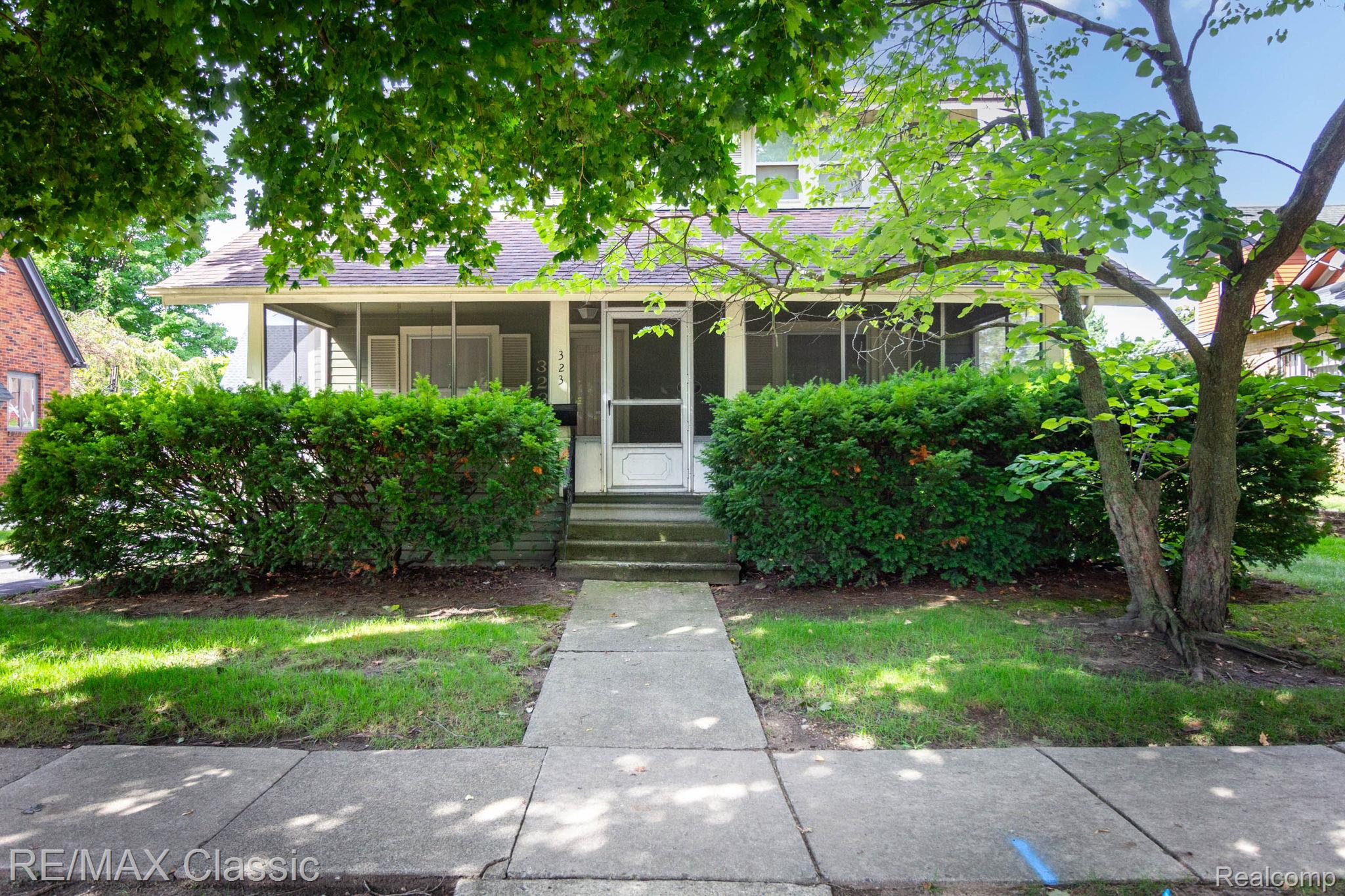 323, East, Milford, Michigan, 48381