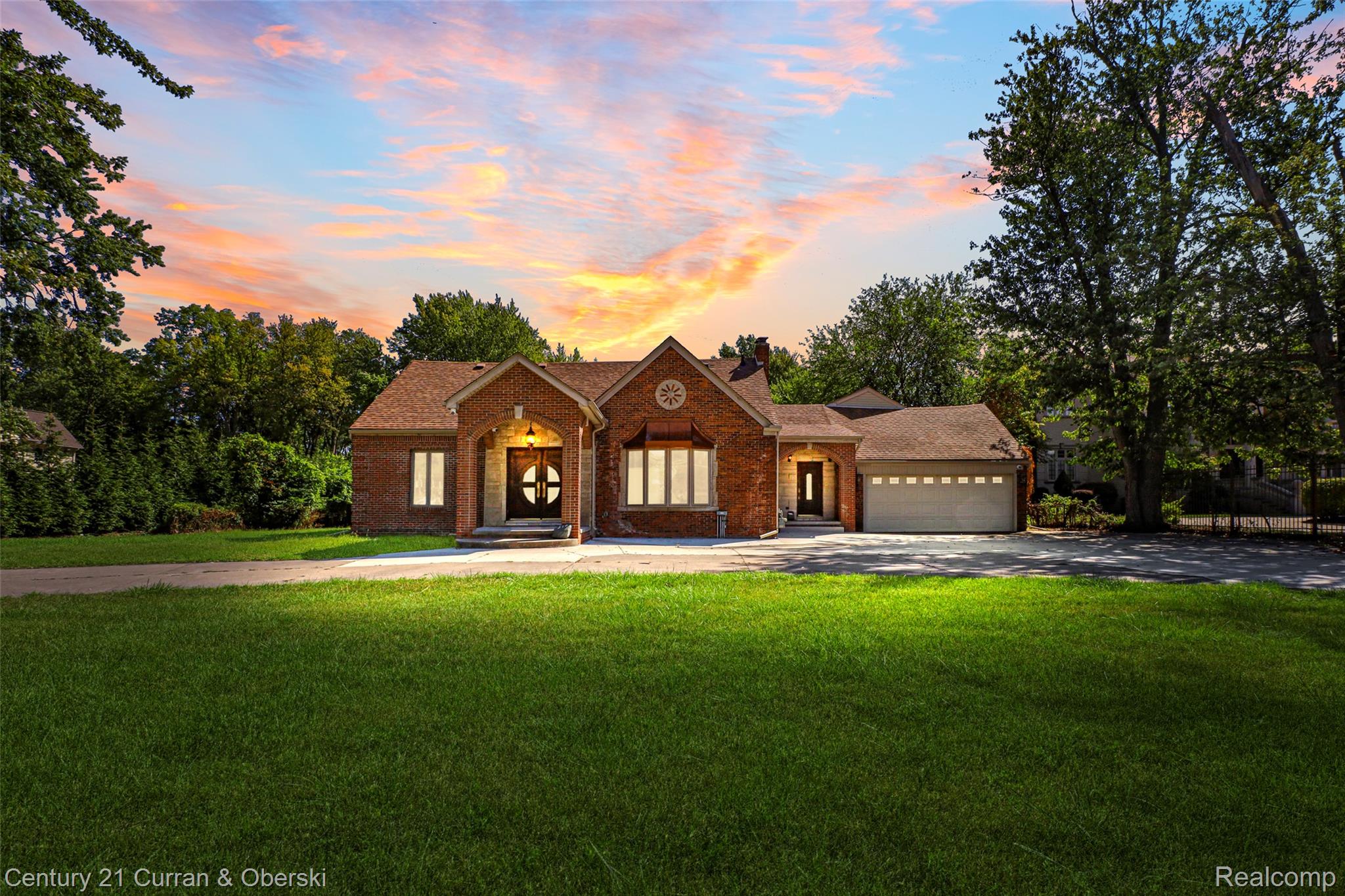 214, Beech Daly, Dearborn Heights, Michigan, 48127