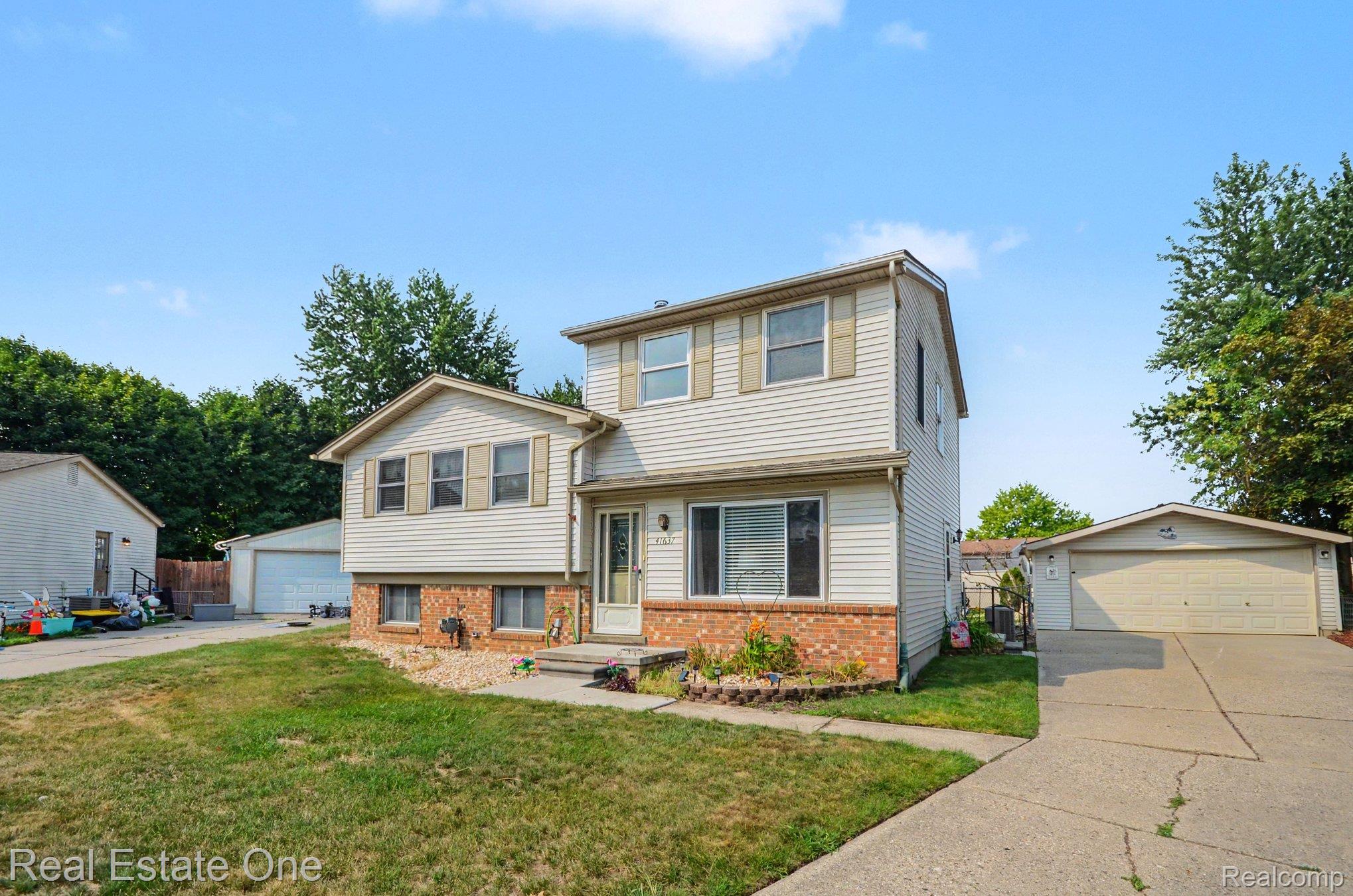 41637, Cimarron, Clinton Township, Michigan, 48038