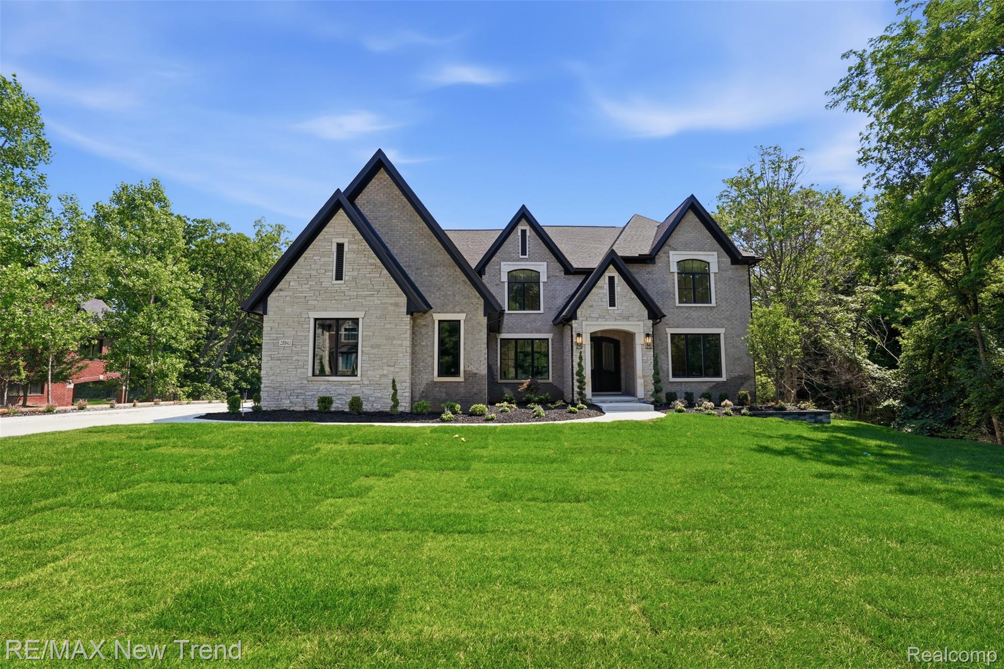 28943, Wintergreen, Farmington Hills, Michigan, 48331