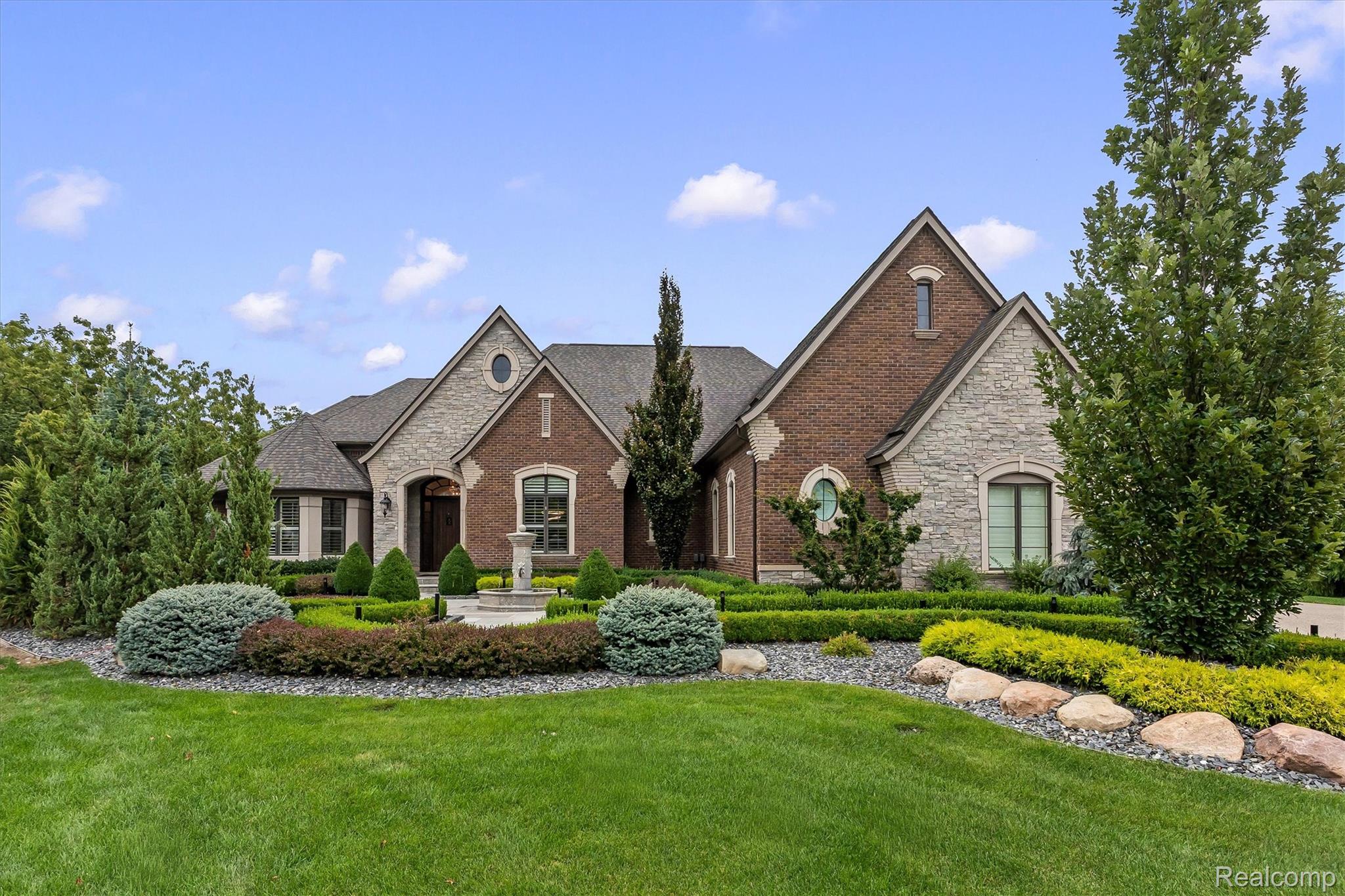 2475, Creekside, Rochester, Michigan, 48306