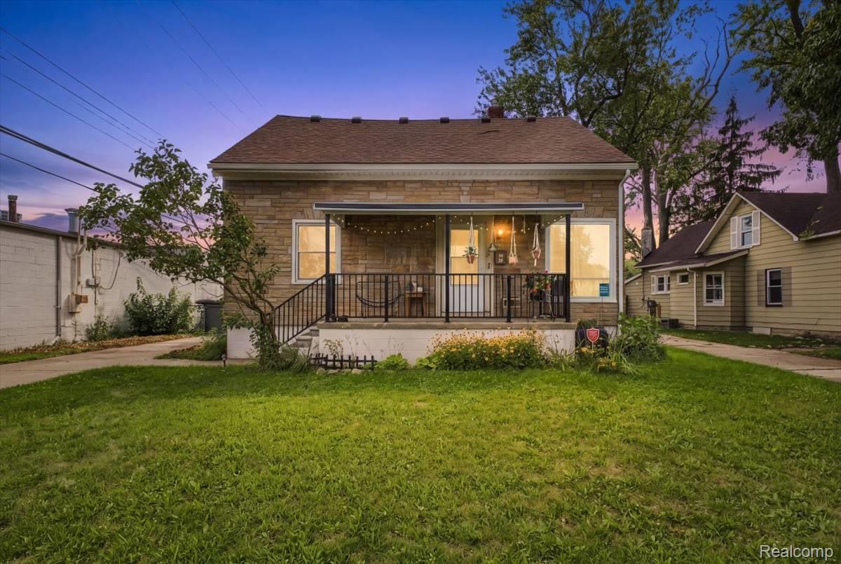 31, Granet, Hazel Park, Michigan, 48030