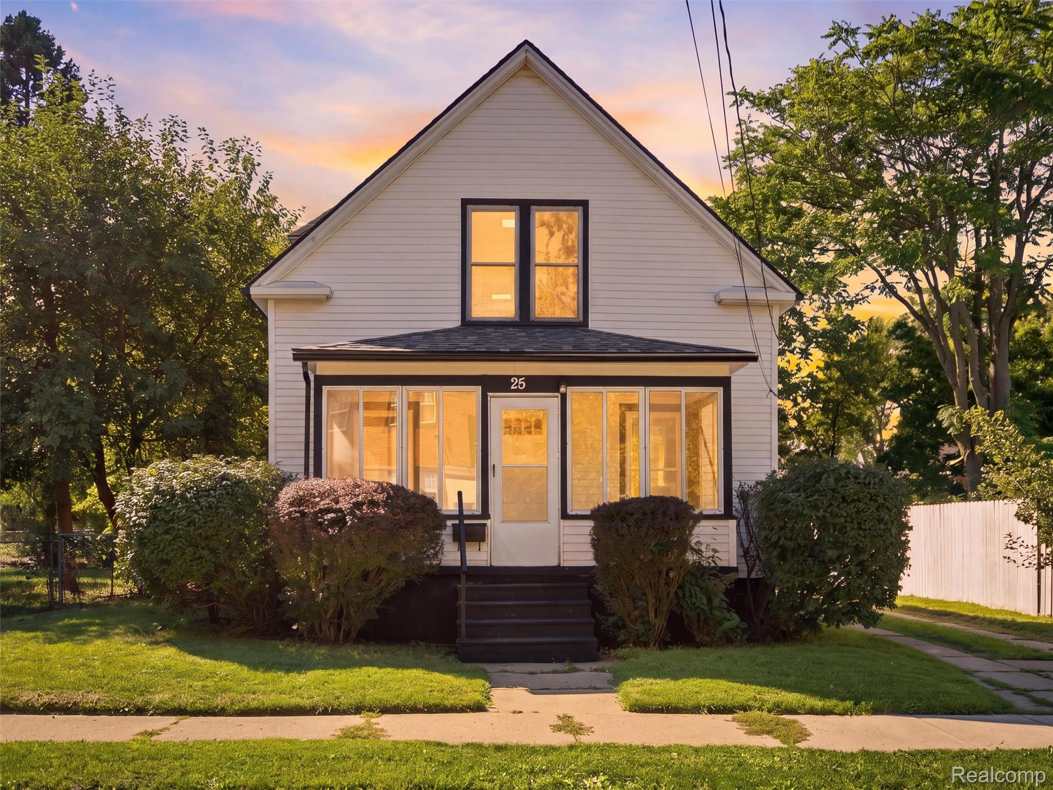 25, Lincoln, Pontiac, Michigan, 48341