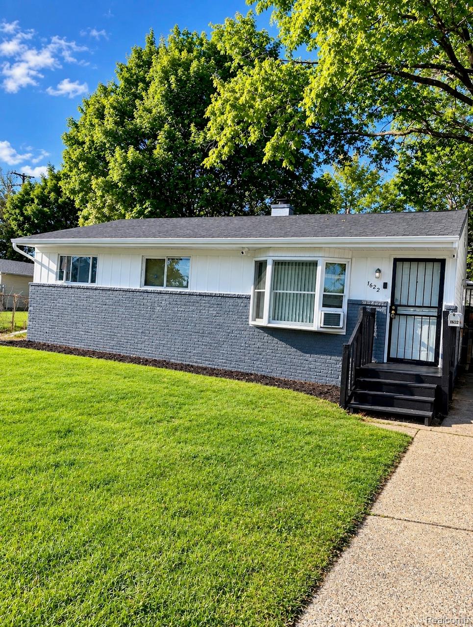 1622, Barbara, Flint, Michigan, 48504
