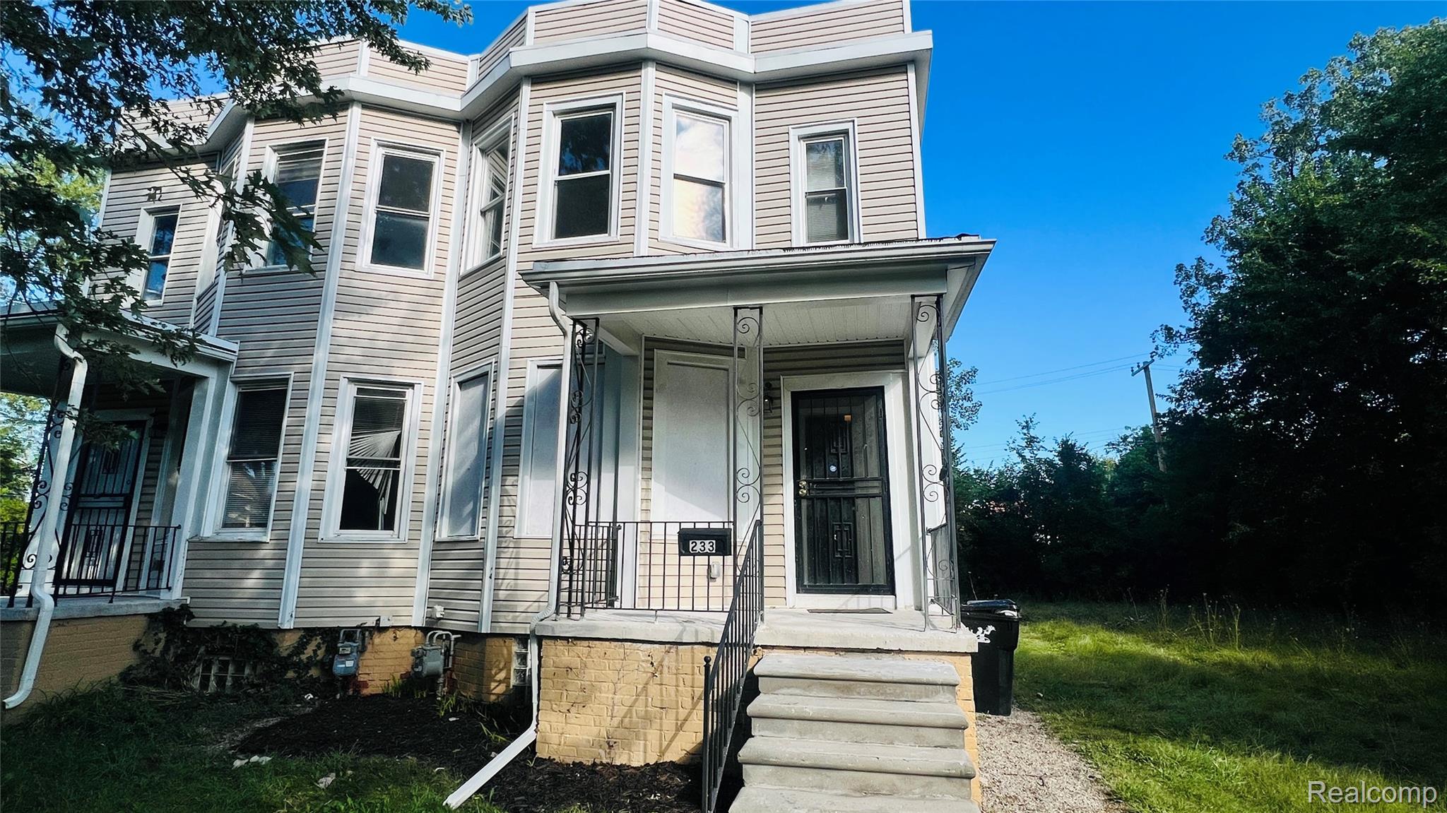 233, Leicester, Detroit, Michigan, 48202