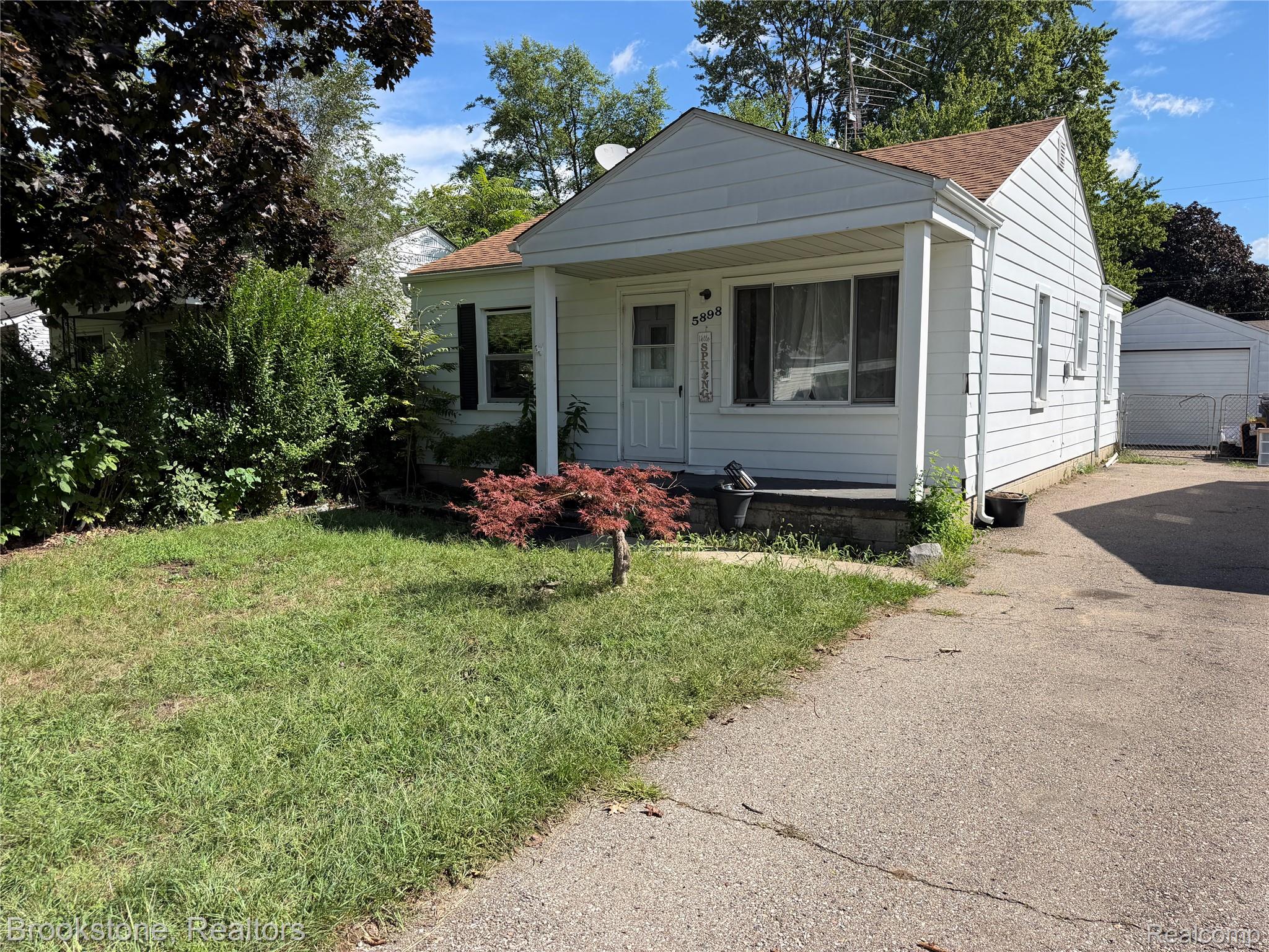 5898, Globe, Westland, Michigan, 48185