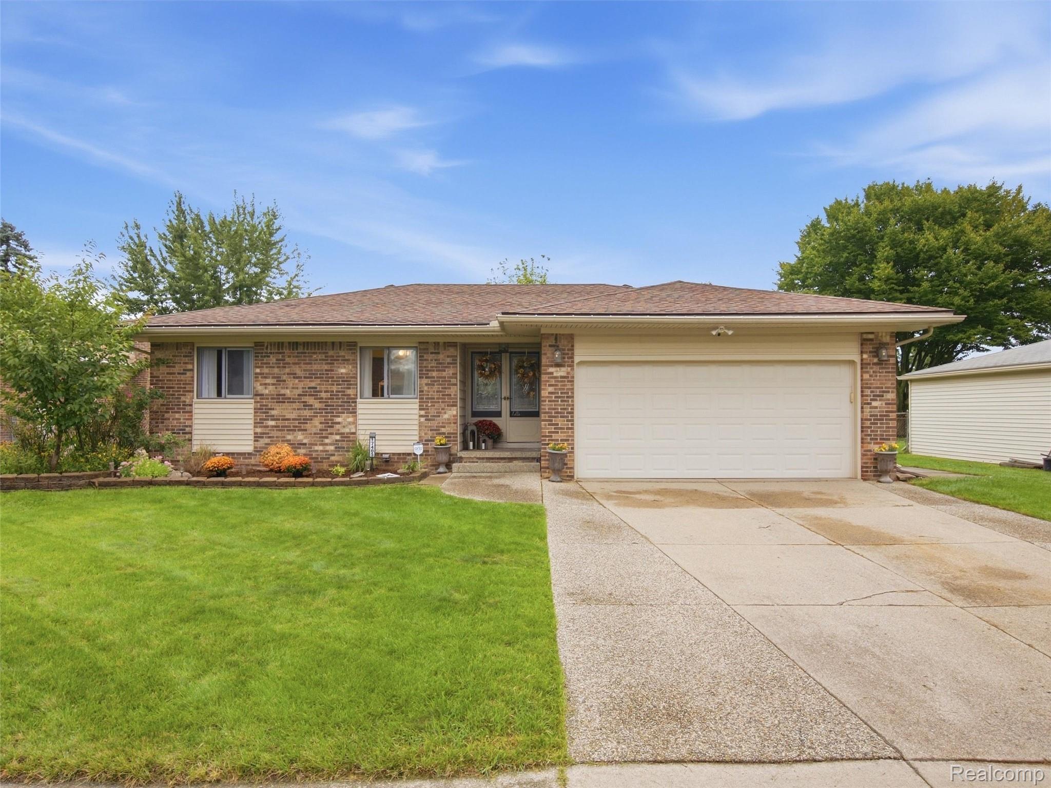 17405, Loranger, Clinton Twp, Michigan, 48038