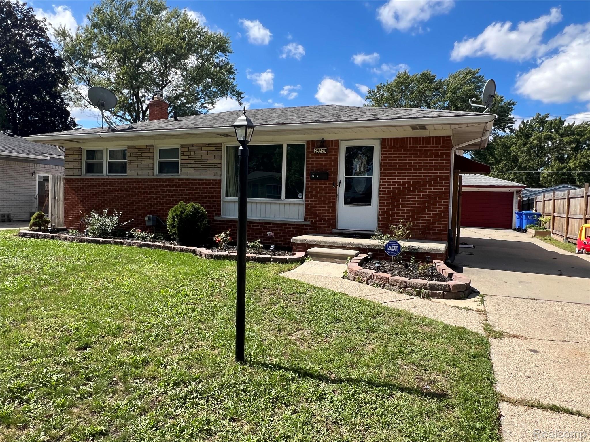 25529, Marilyn, Warren, Michigan, 48089
