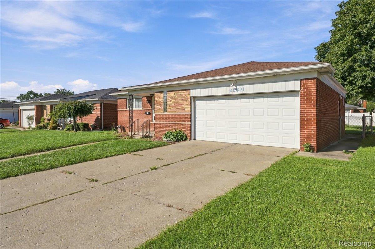 28621, Gilbert, Warren, Michigan, 48093